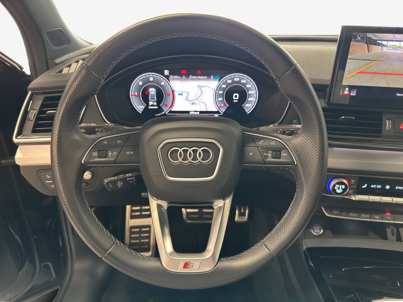 AUDI Q5 40 TDI Black Edition quattro S-tronic-image-9