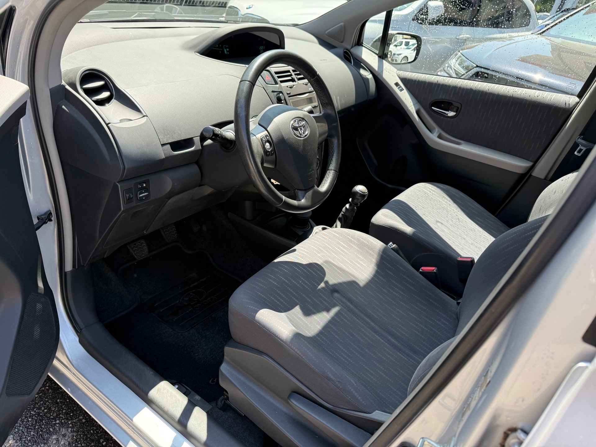 TOYOTA Yaris 1.33 S-image-11