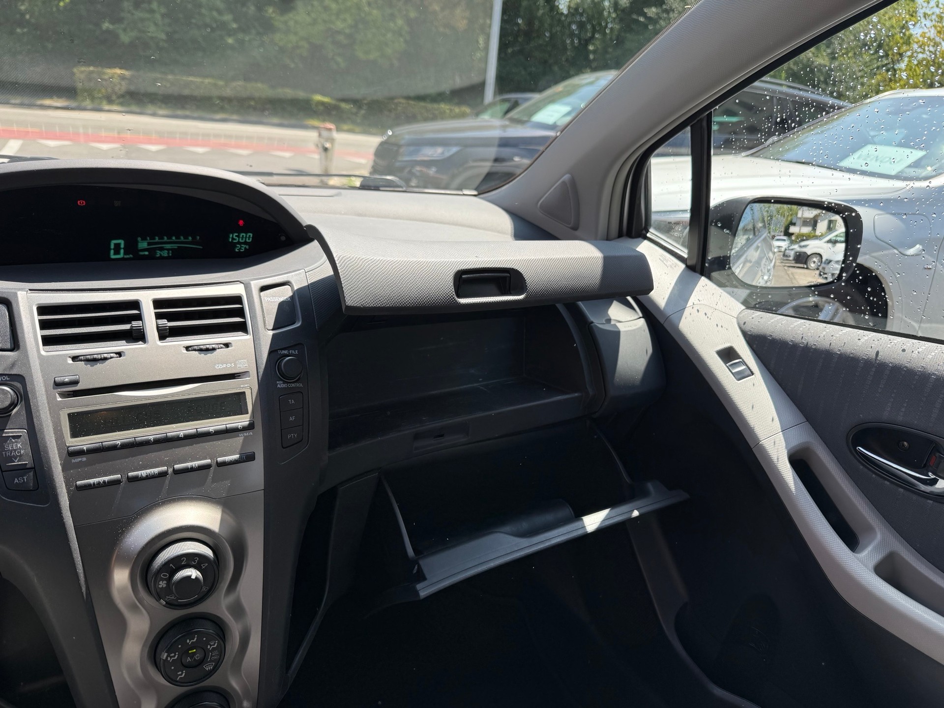 TOYOTA Yaris 1.33 S-image-10
