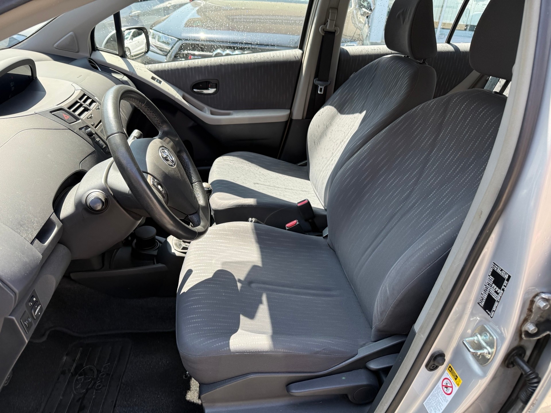TOYOTA Yaris 1.33 S-image-12