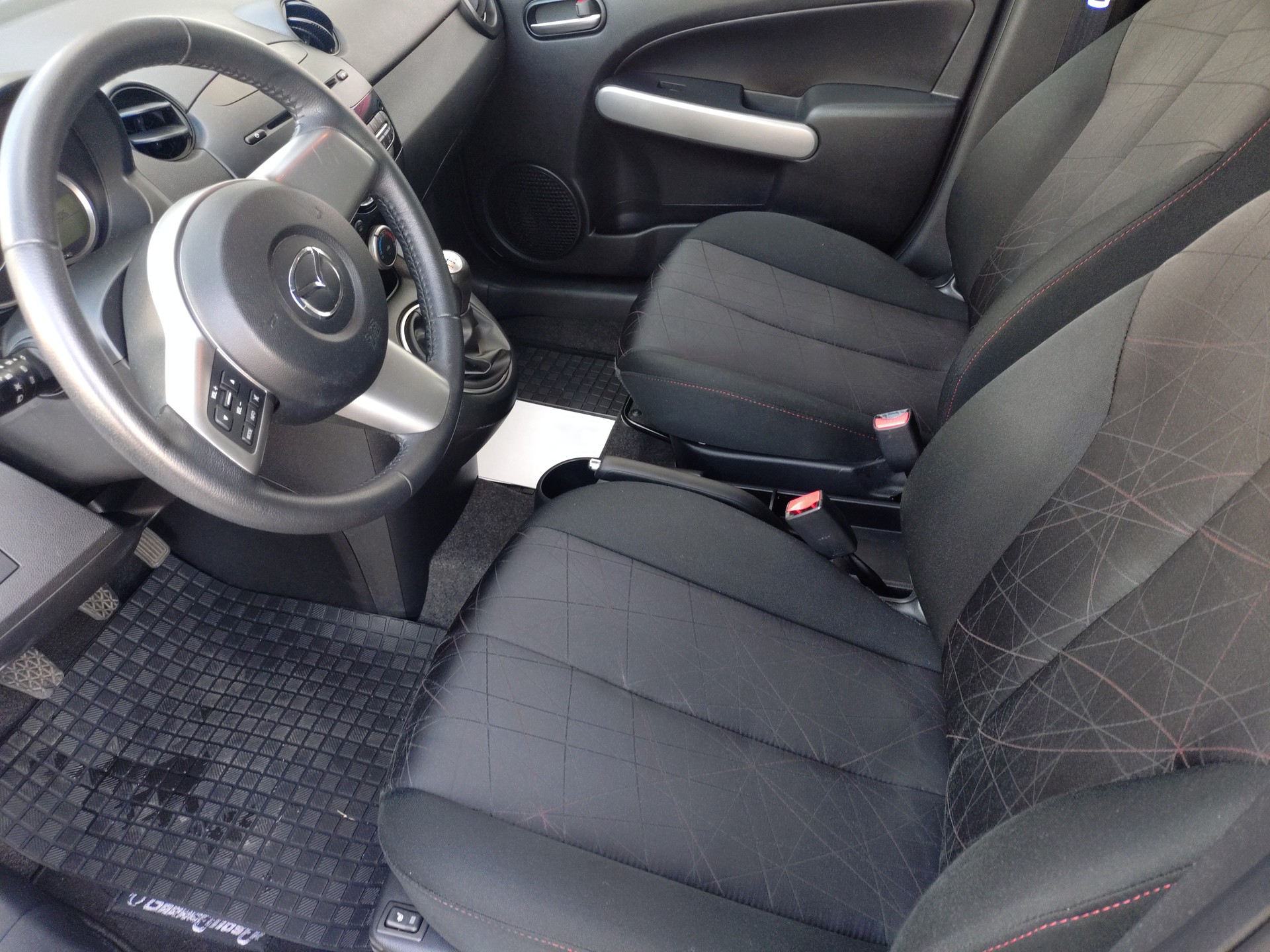 MAZDA 2 1.3i 16V Exclusive-image-7