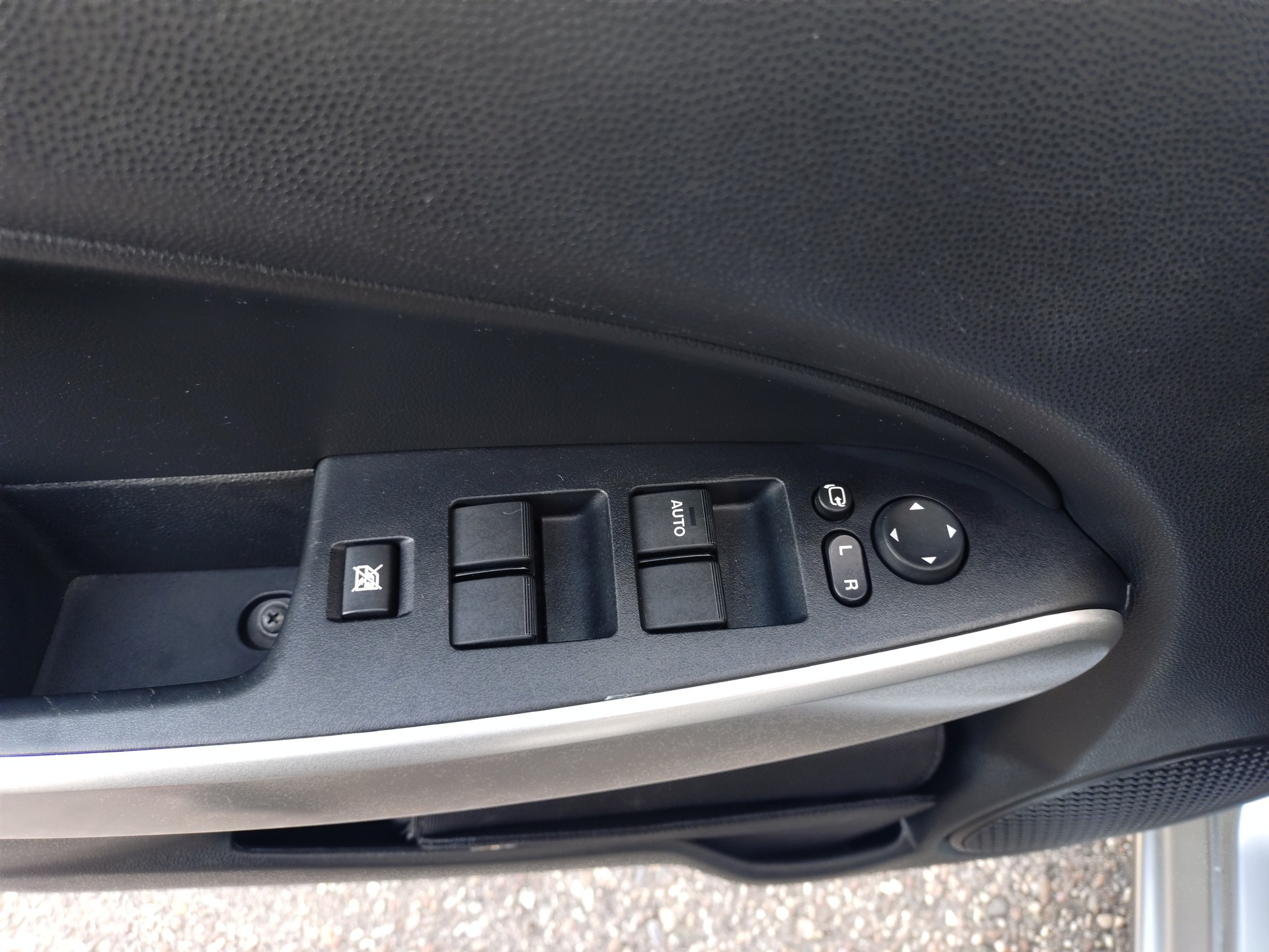 MAZDA 2 1.3i 16V Exclusive-image-12