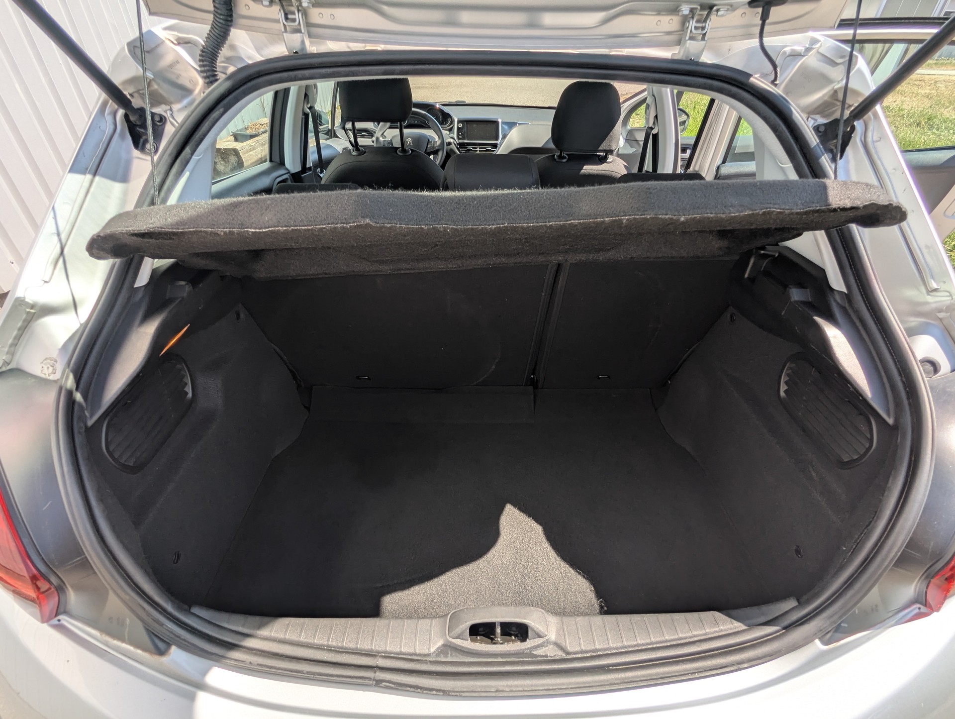 PEUGEOT 208 1.2 PureTech Active EAT6-image-12