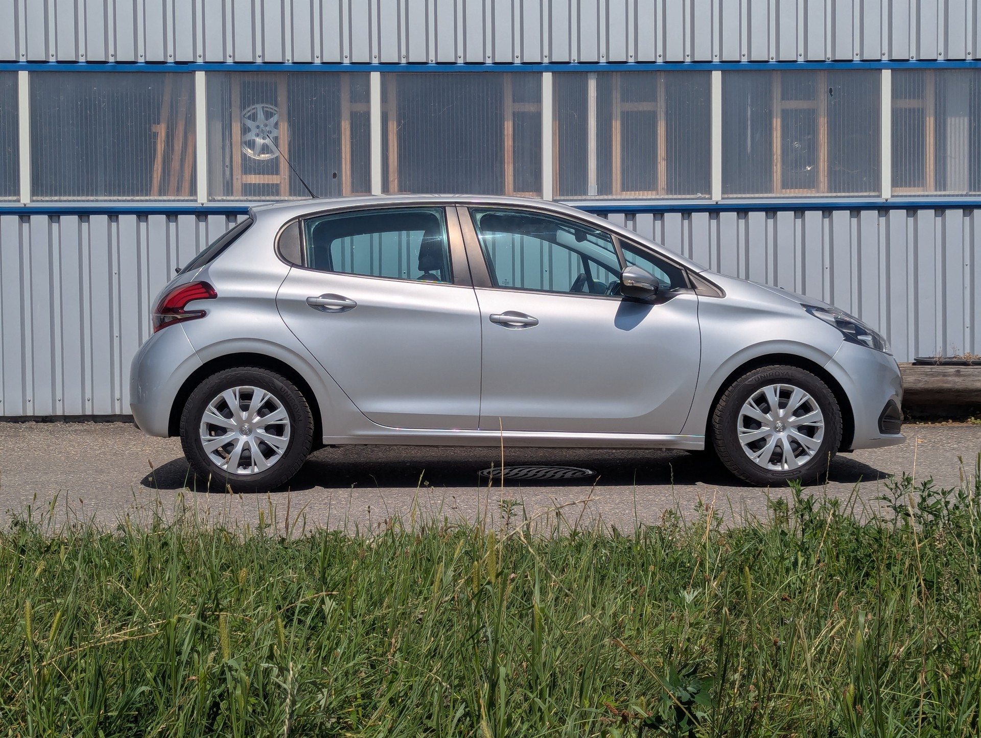 PEUGEOT 208 1.2 PureTech Active EAT6-image-8