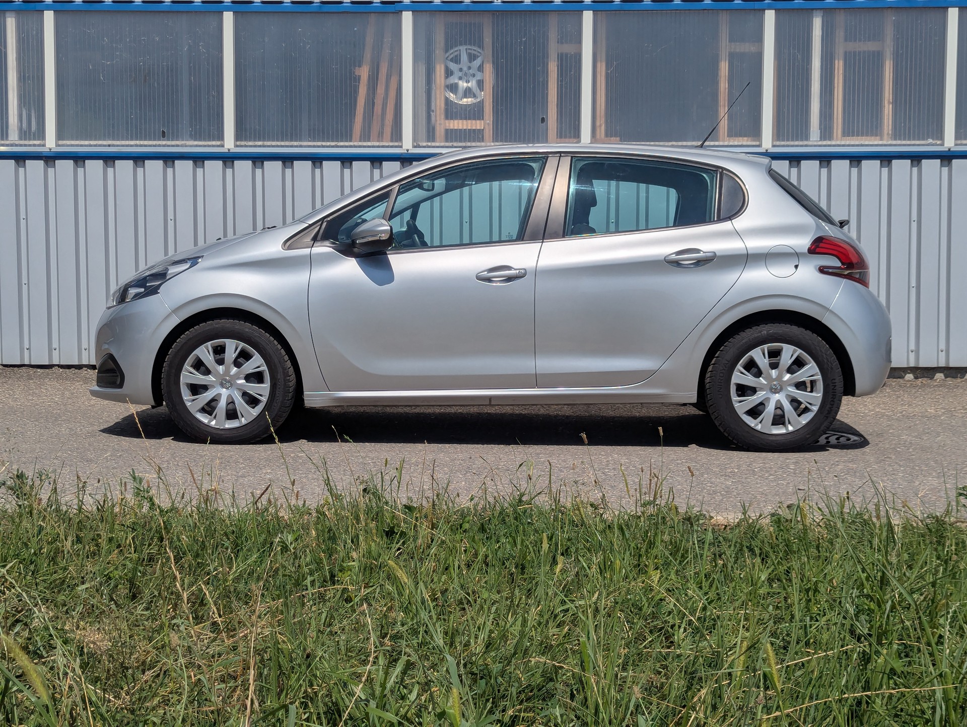 PEUGEOT 208 1.2 PureTech Active EAT6-image-2