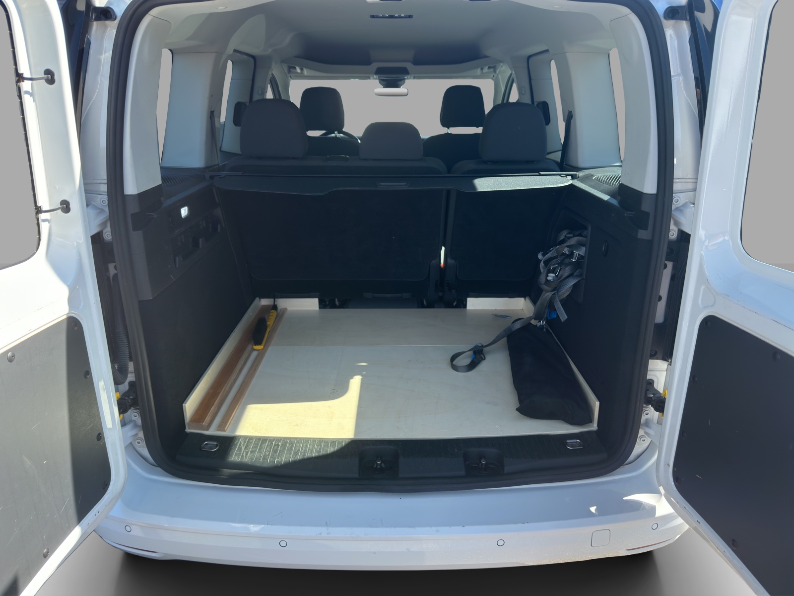 VW Caddy Kombi 2.0TDI DSG Move-image-12
