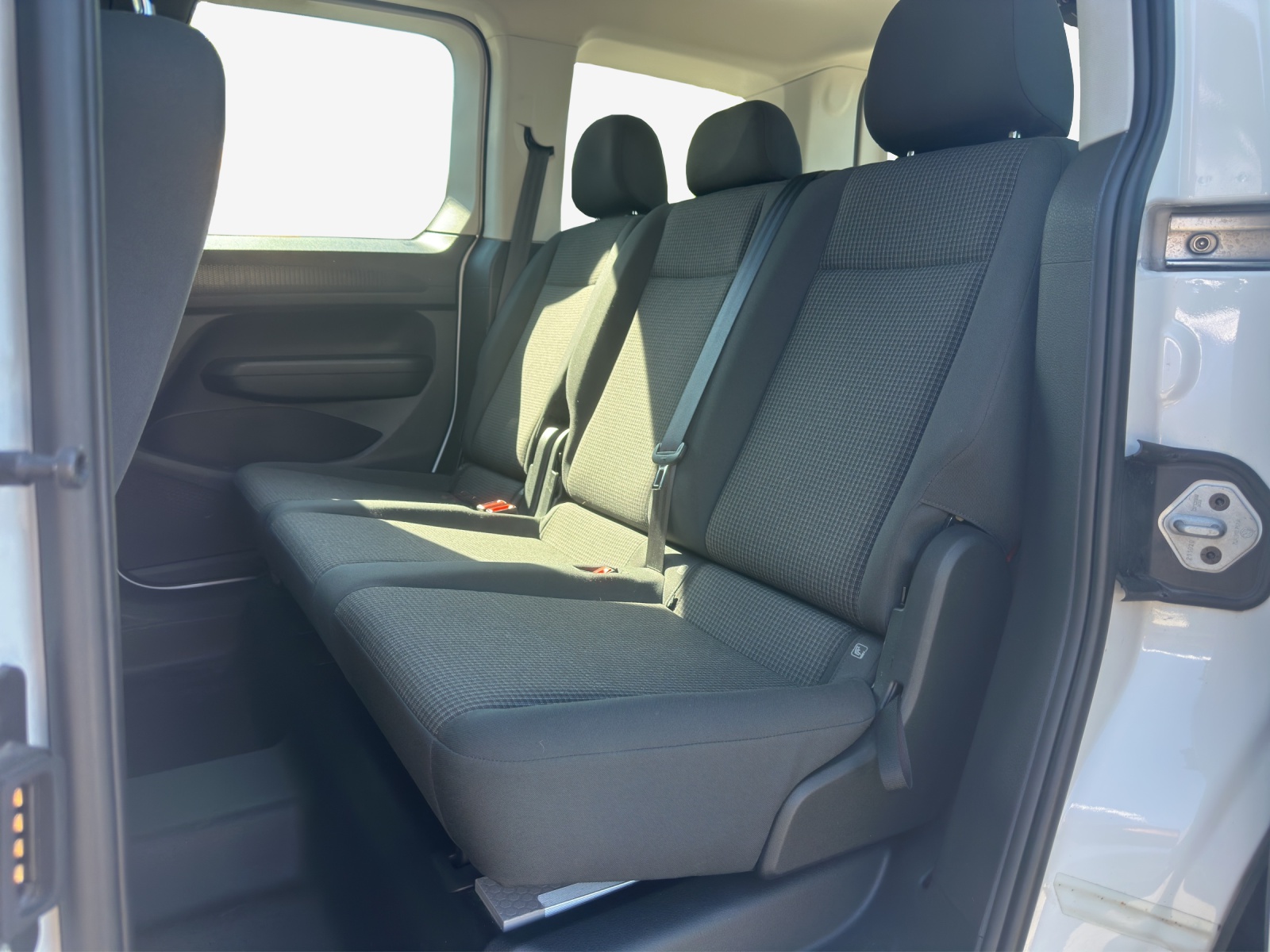 VW Caddy Kombi 2.0TDI DSG Move-image-11