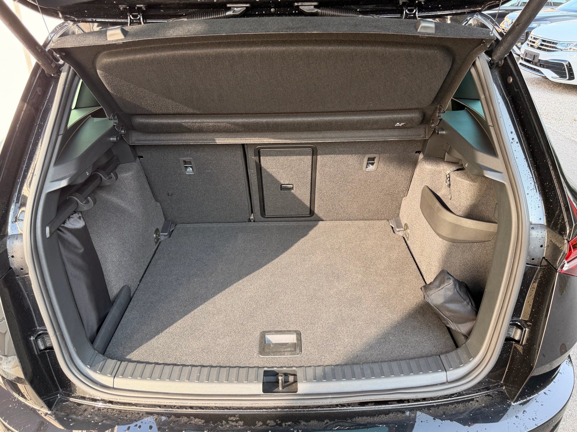 SKODA Karoq Sportline 4x4 *** PANORAMADACH ***-image-27
