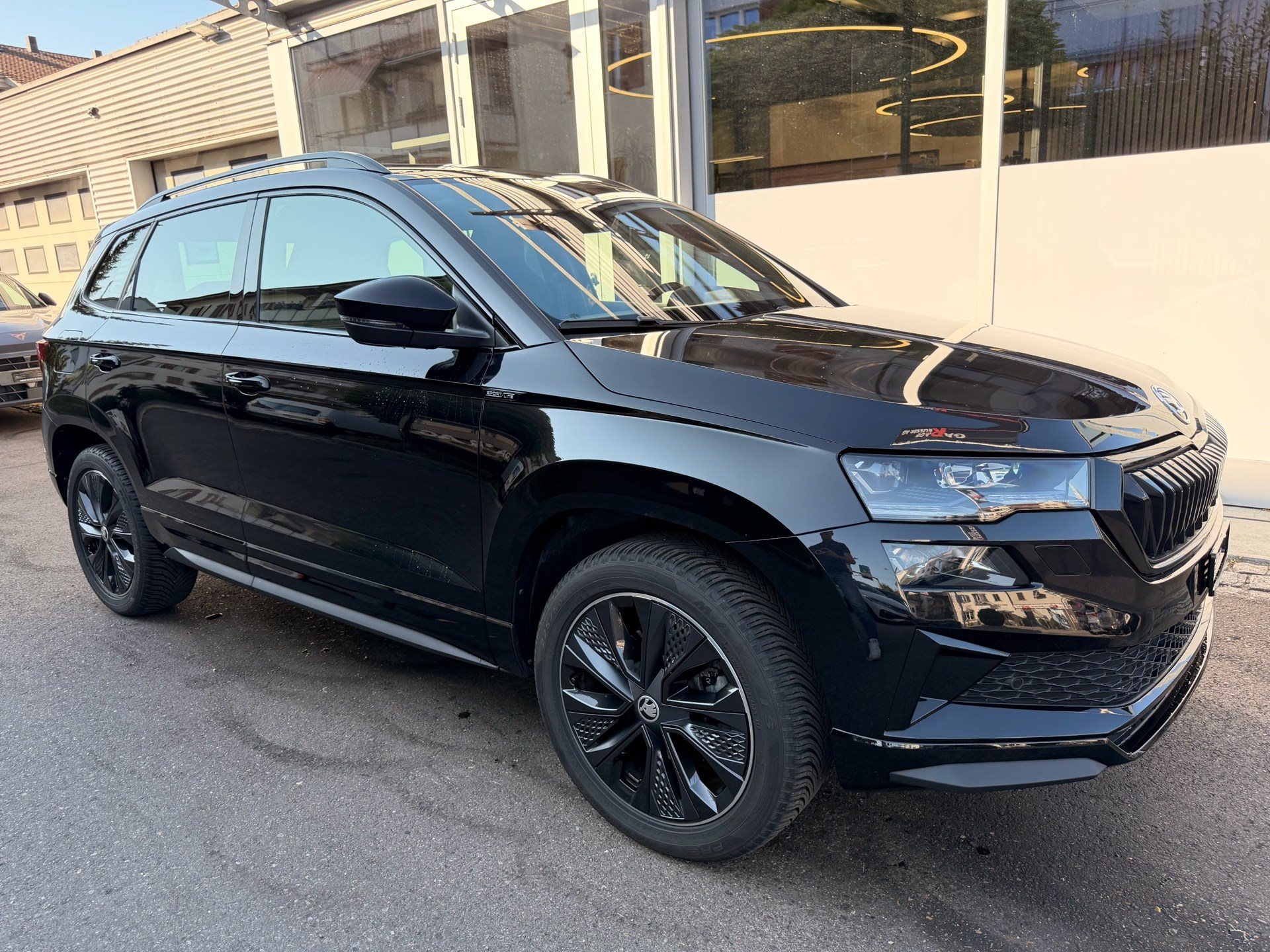 SKODA Karoq Sportline 4x4 *** PANORAMADACH ***-showroom-element-2