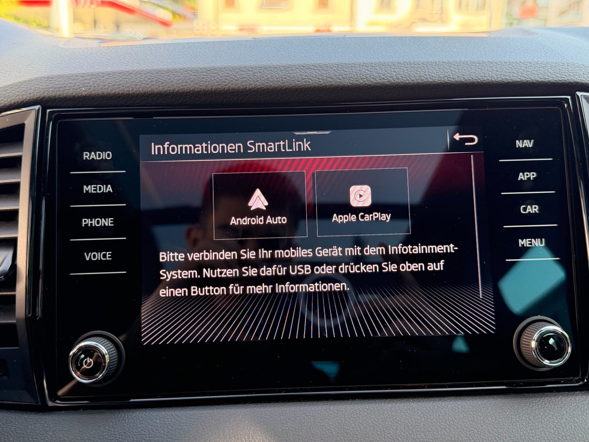 SKODA Karoq Sportline 4x4 *** PANORAMADACH ***-image-18