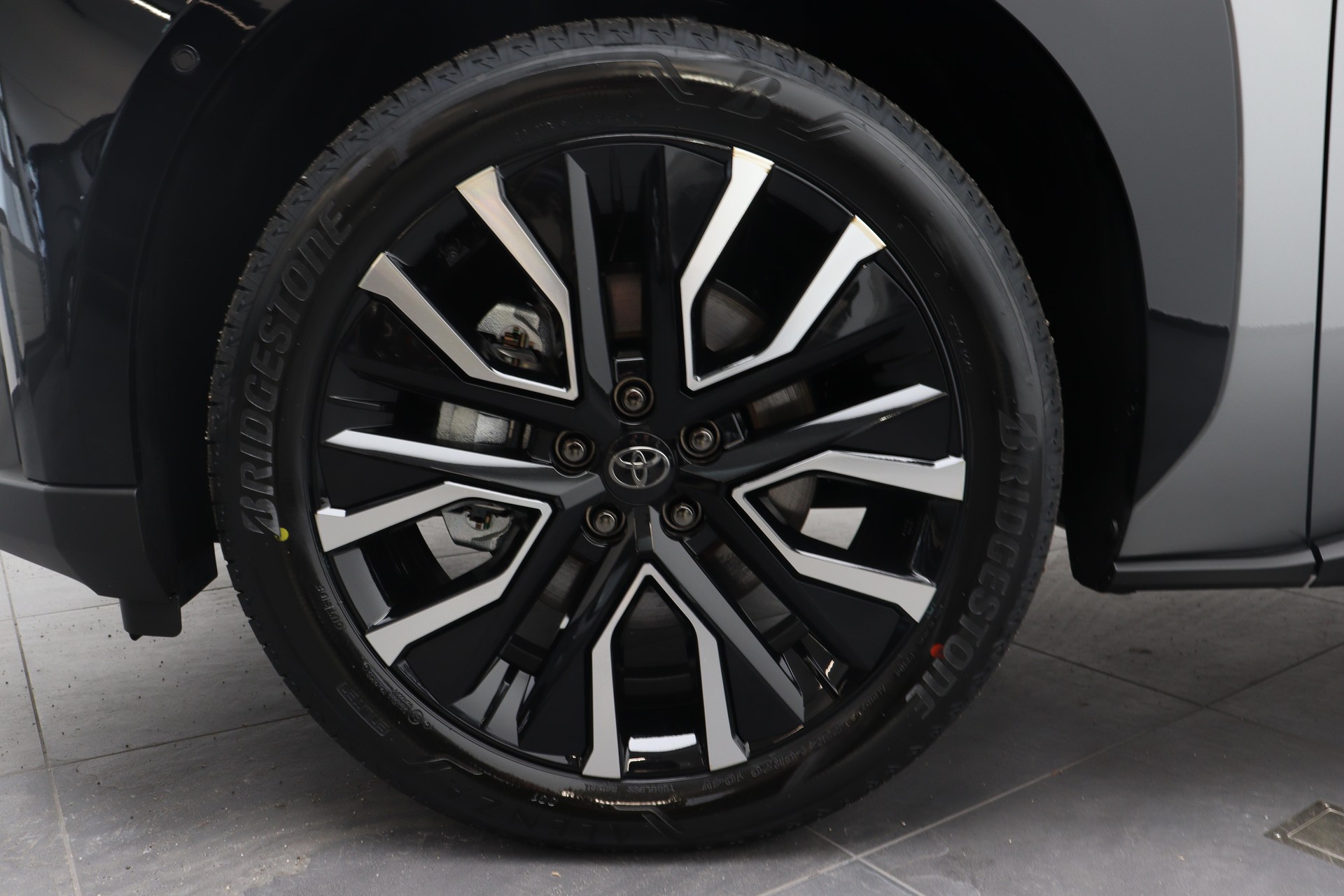 TOYOTA New bZ4X Premium AWD 2026-image-5