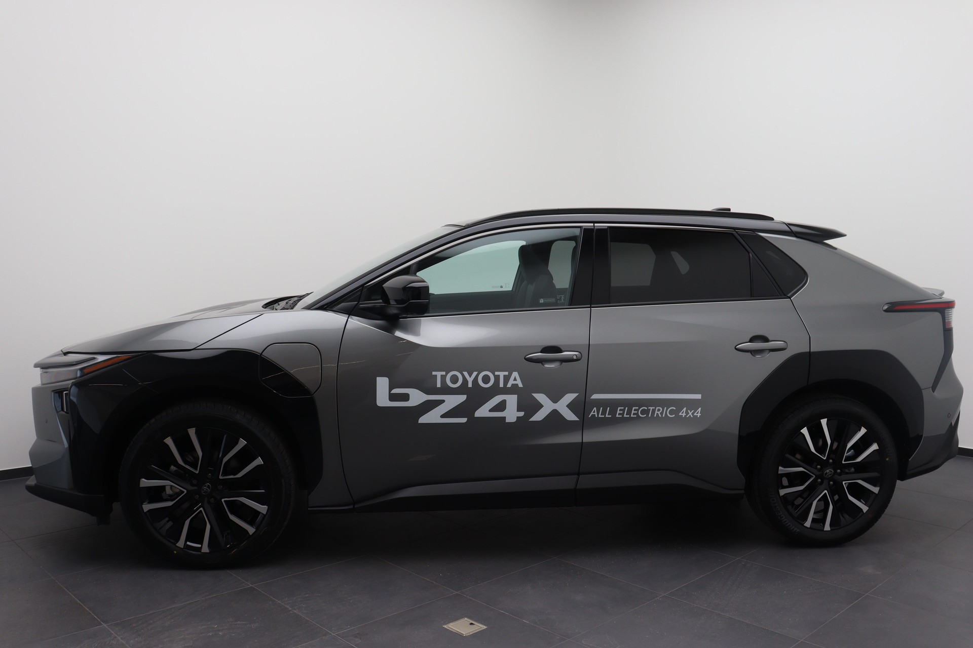 TOYOTA New bZ4X Premium AWD 2026-image-2