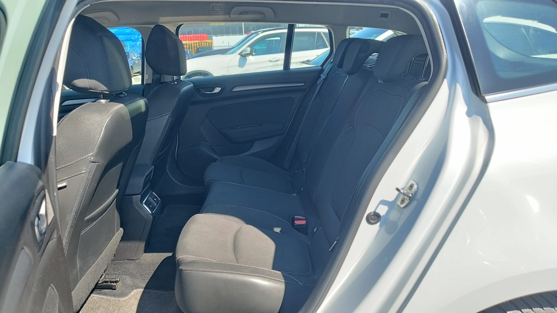 RENAULT Mégane Grandtour 1.5 dCi Business EDC-image-11