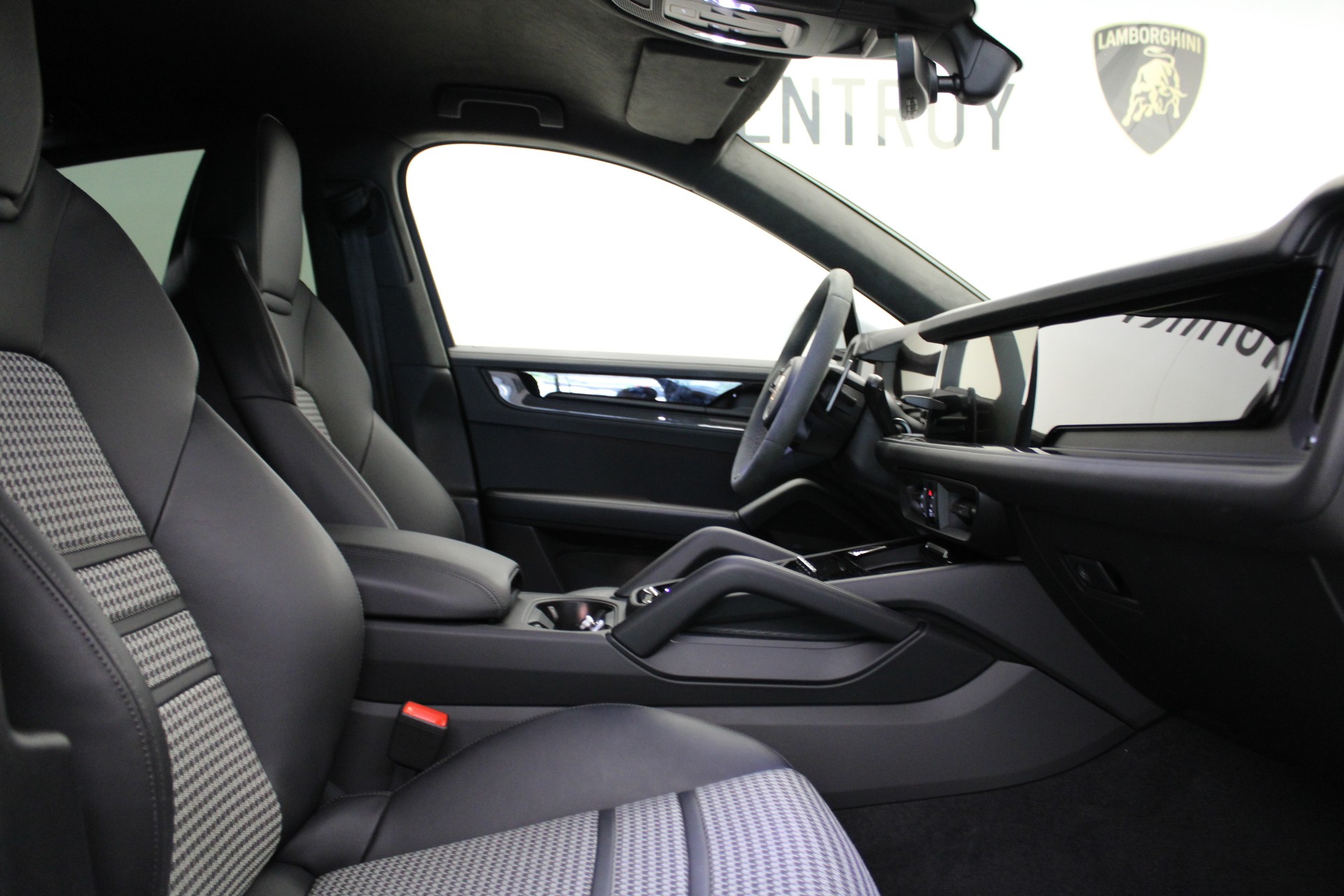 PORSCHE Cayenne Coupé GTS Tiptronic-image-6