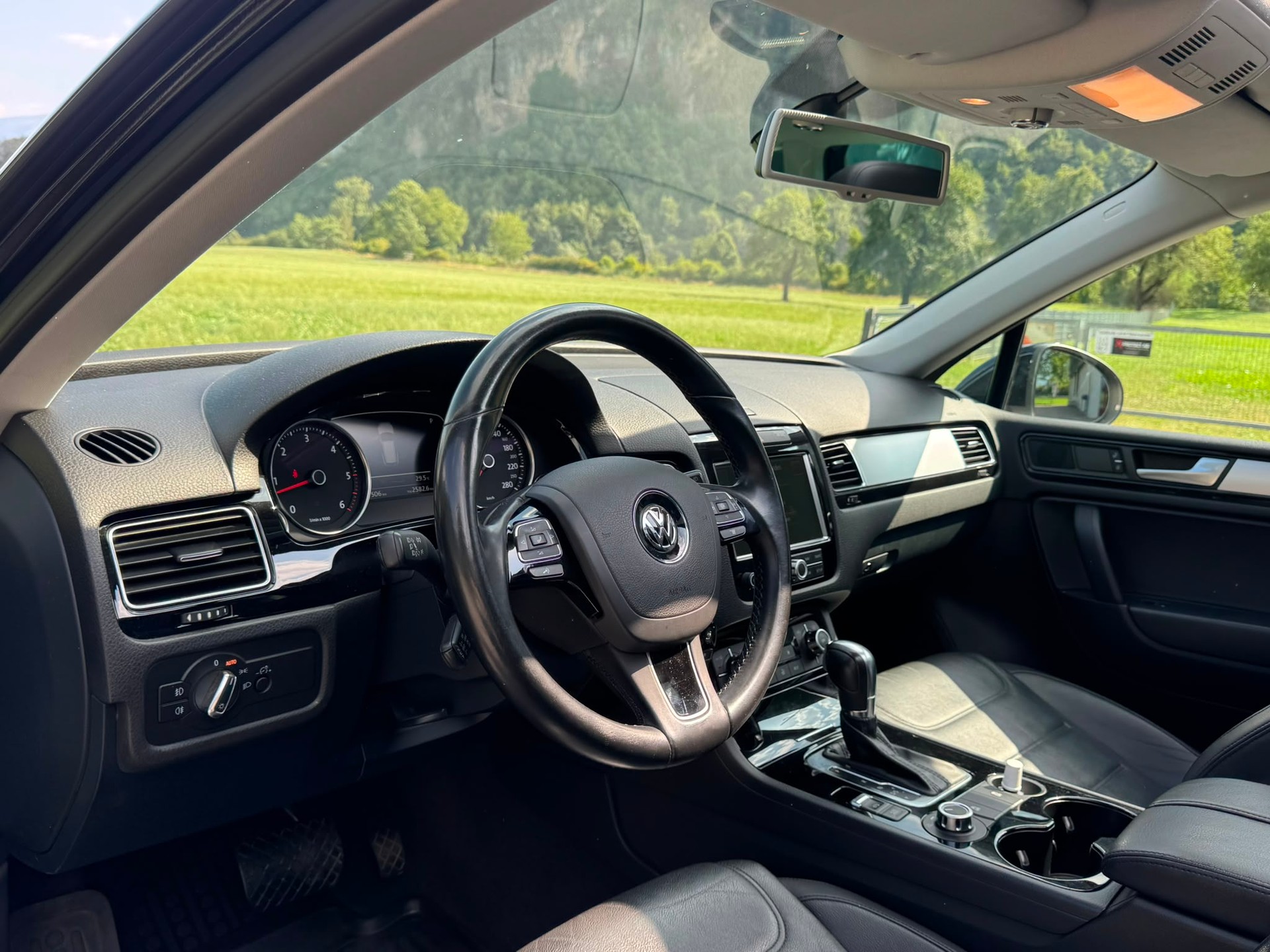 VW Touareg 3.0 TDI BMT Value Tiptronic-image-15