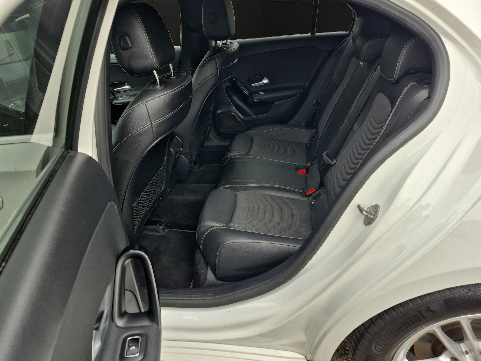 MERCEDES-BENZ A 180 d Style 7G-DCT-image-11