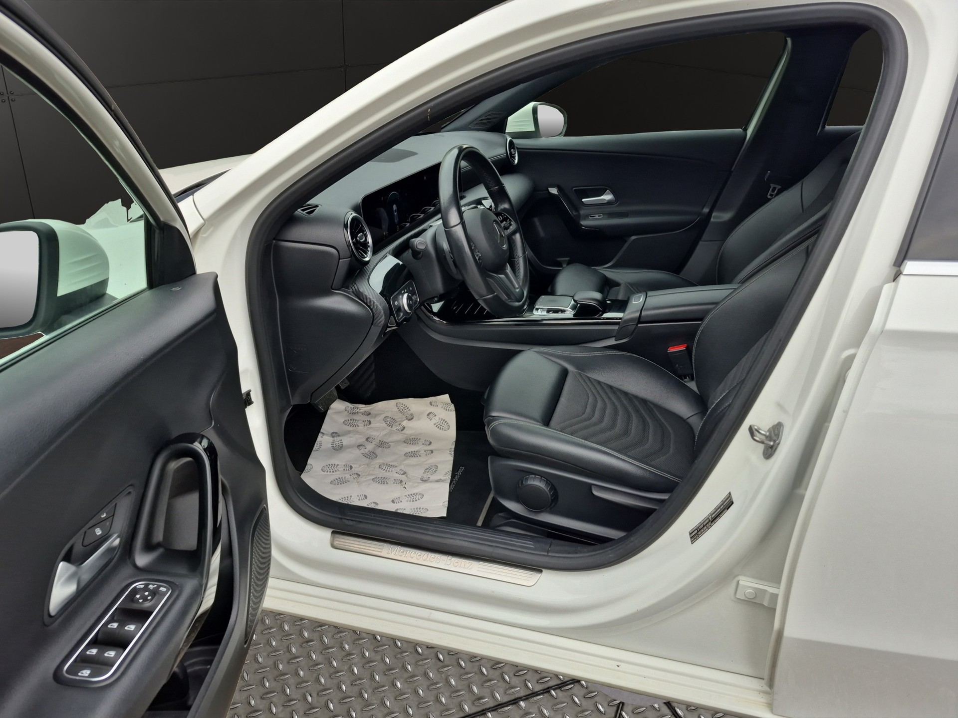 MERCEDES-BENZ A 180 d Style 7G-DCT-image-15