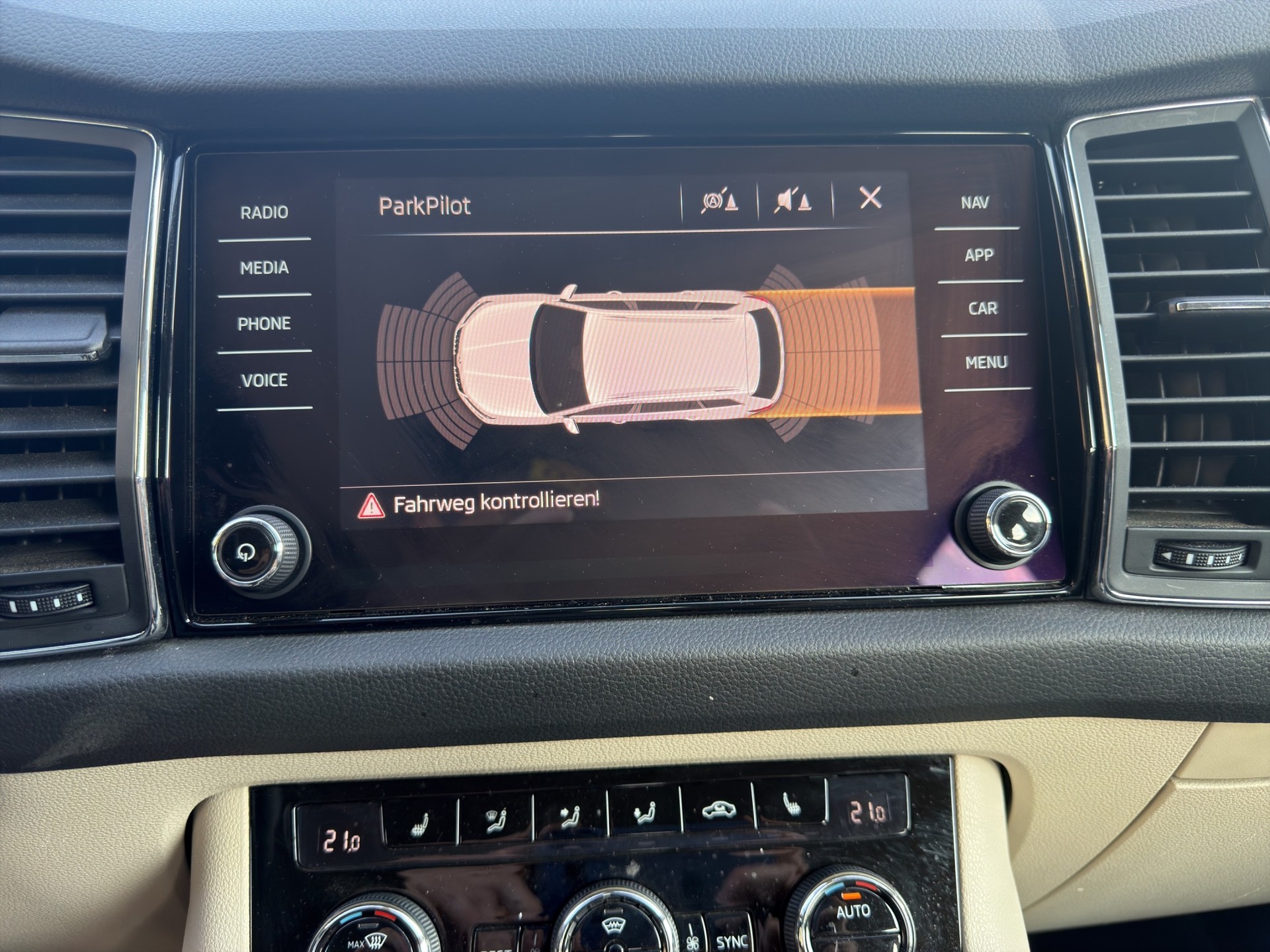 SKODA Kodiaq 2.0 TSI Style DSG 4x4-image-15