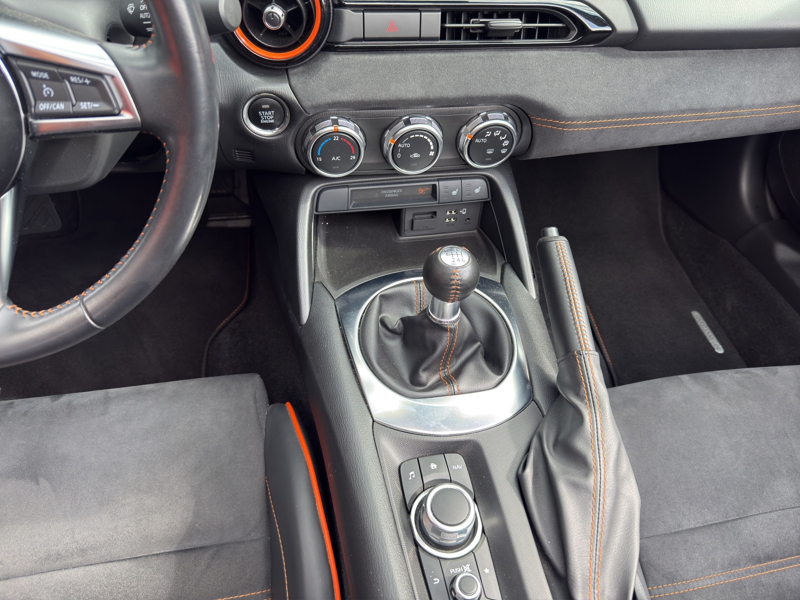 MAZDA MX-5 2.0 30th Anniversary-image-13