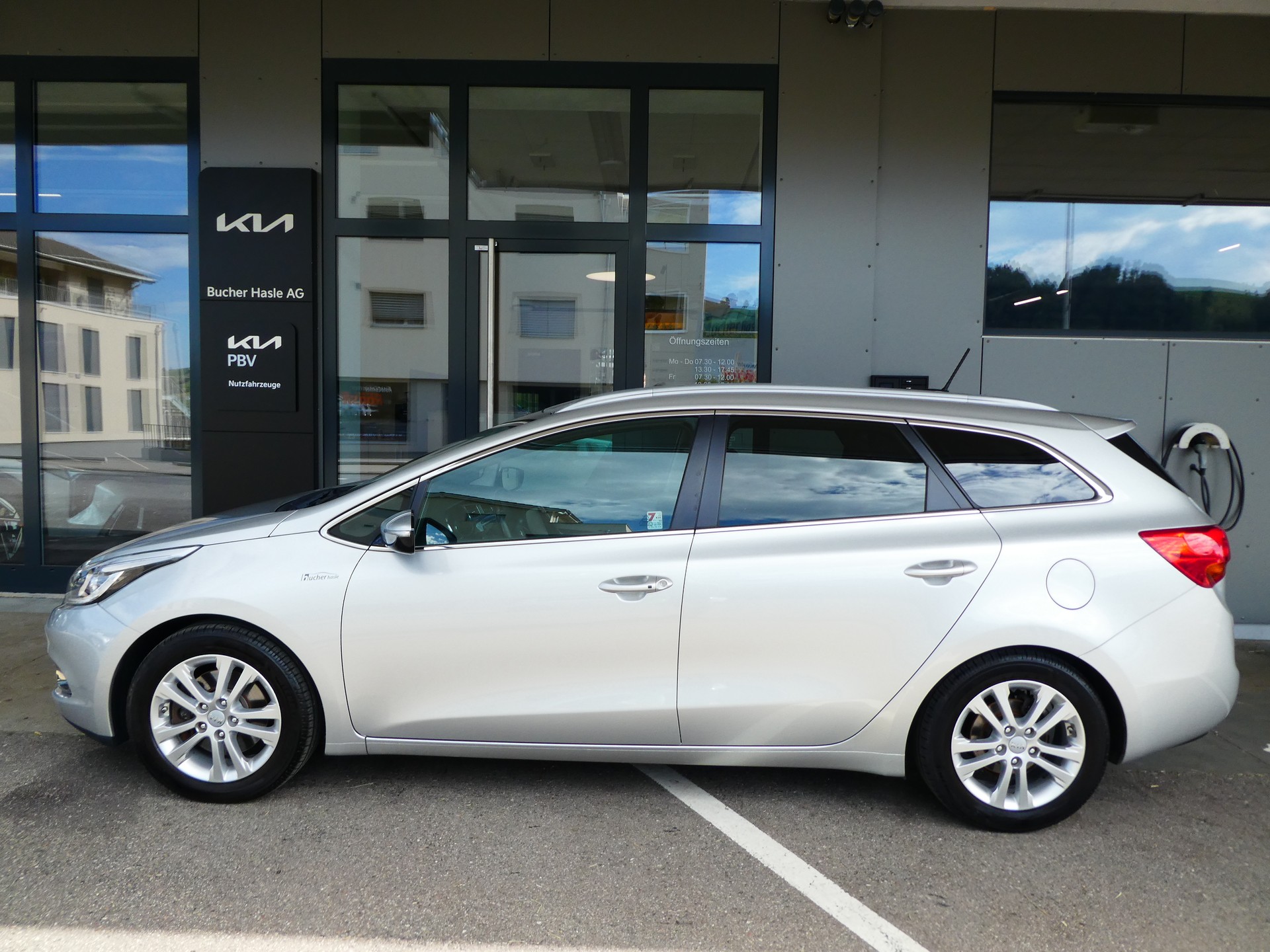 KIA Cee'd Sportswagon 1.6 CRDi Trend-image-0