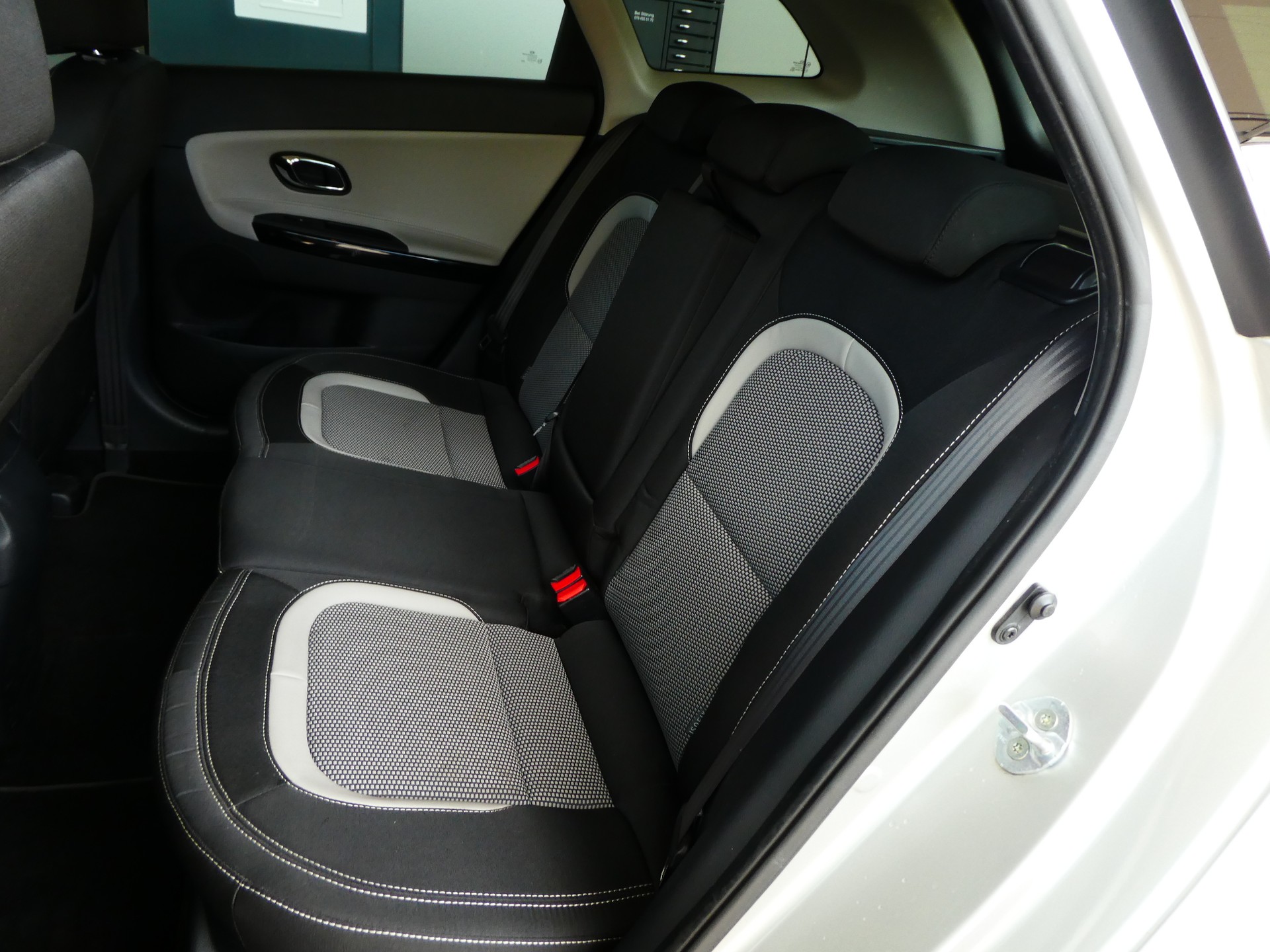KIA Cee'd Sportswagon 1.6 CRDi Trend-image-9