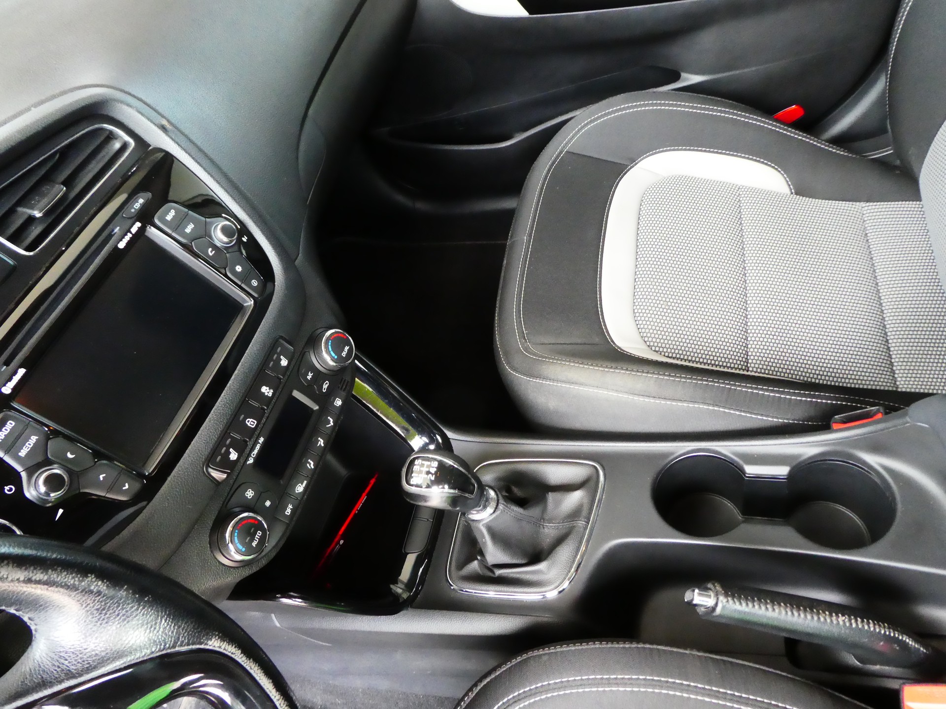 KIA Cee'd Sportswagon 1.6 CRDi Trend-image-13