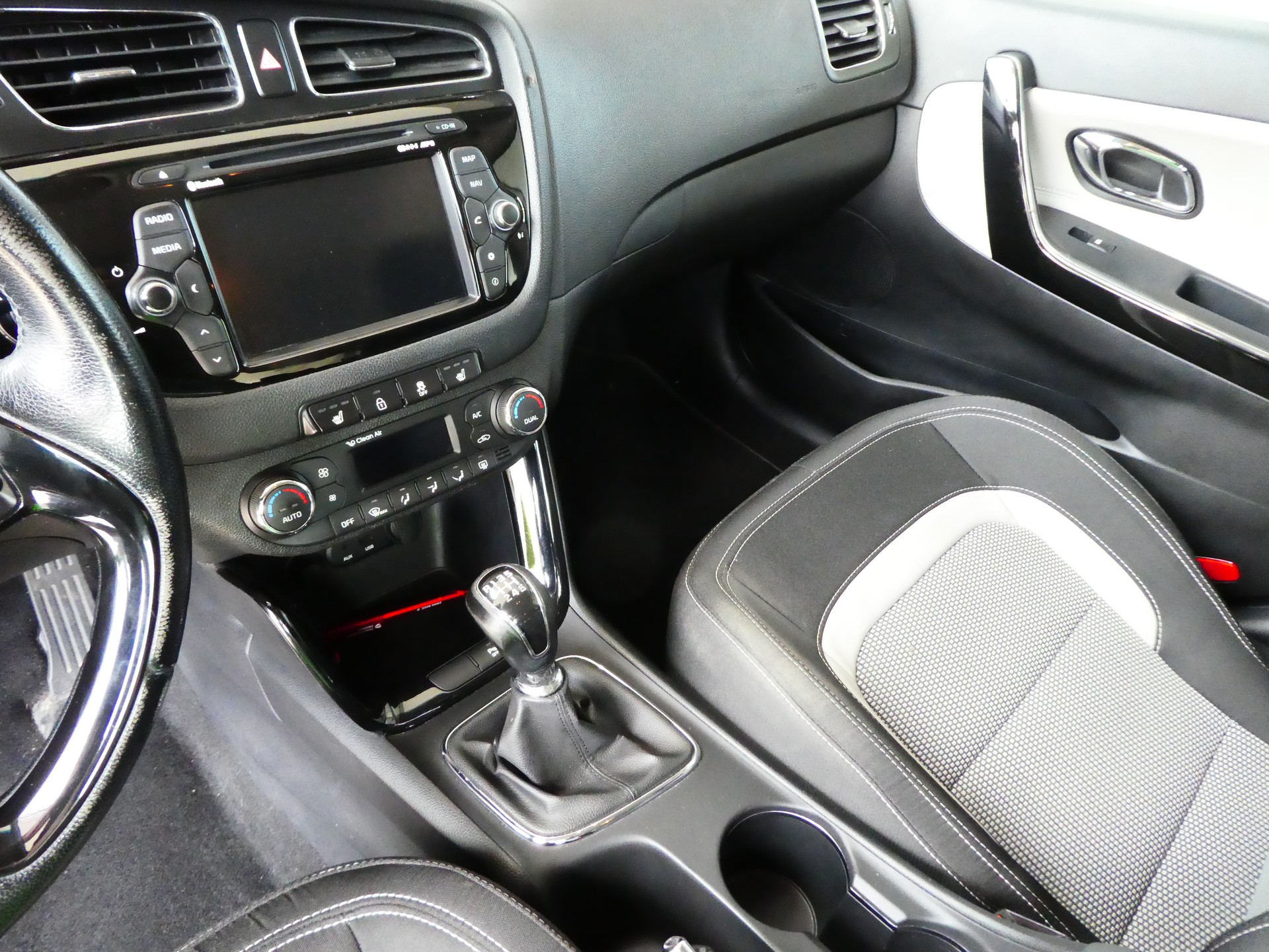 KIA Cee'd Sportswagon 1.6 CRDi Trend-image-12