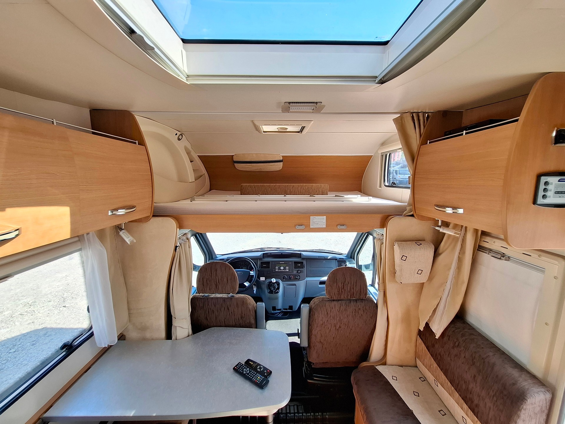 CHAUSSON Flash 19 - 5 Plätzer, Alkoven, Queensbett, Heckgarage, Dieselheizung-image-14