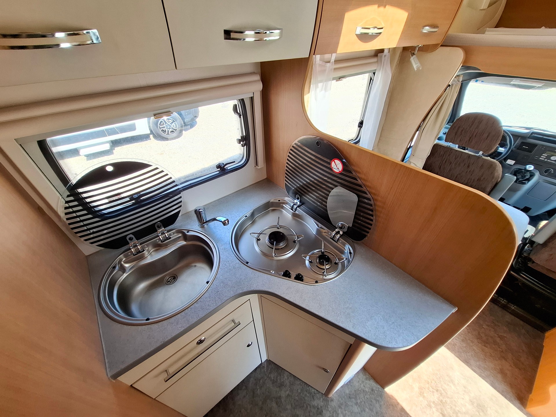 CHAUSSON Flash 19 - 5 Plätzer, Alkoven, Queensbett, Heckgarage, Dieselheizung-image-11