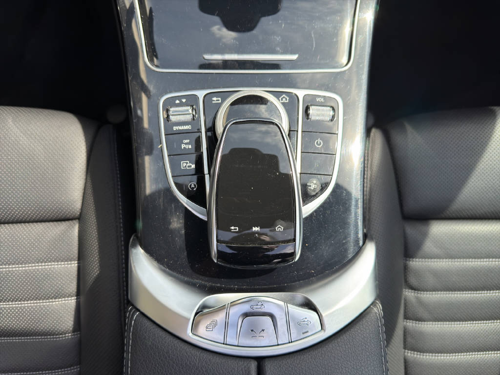MERCEDES-BENZ C 300 AMG Line 4matic Cabriolet-image-11