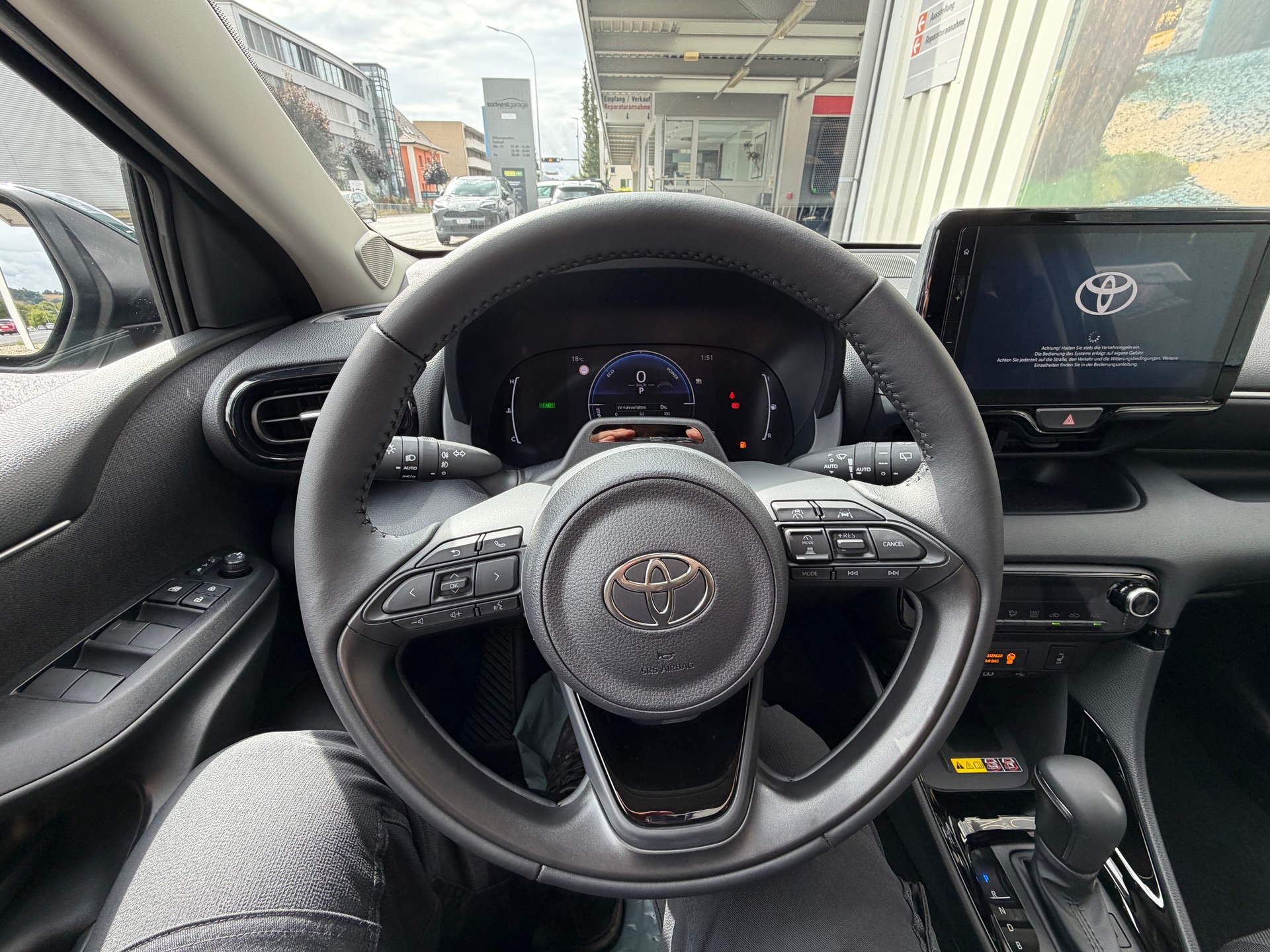 TOYOTA Yaris 1.5 Trend e-CVT-image-12
