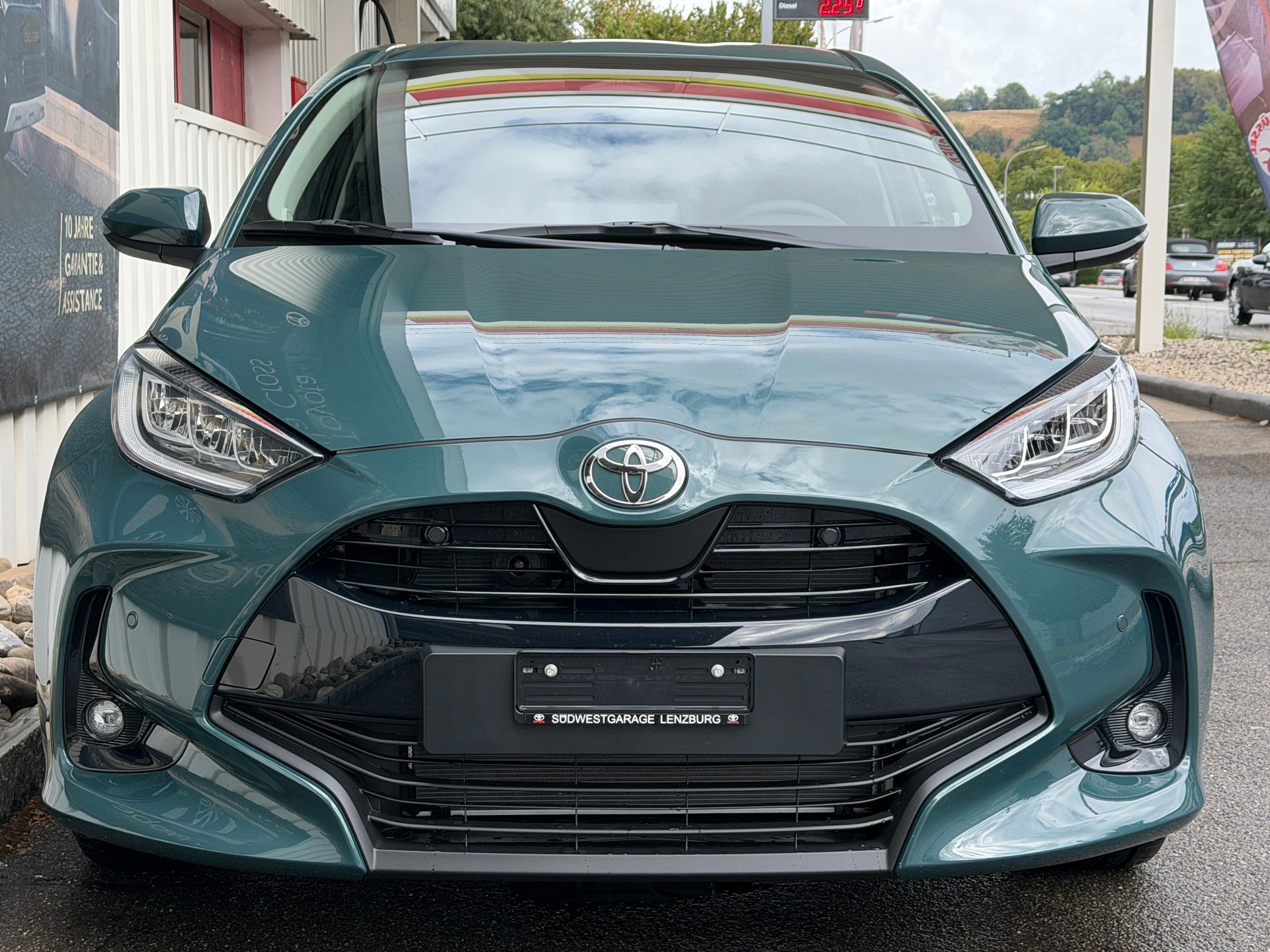 TOYOTA Yaris 1.5 Trend e-CVT-image-3