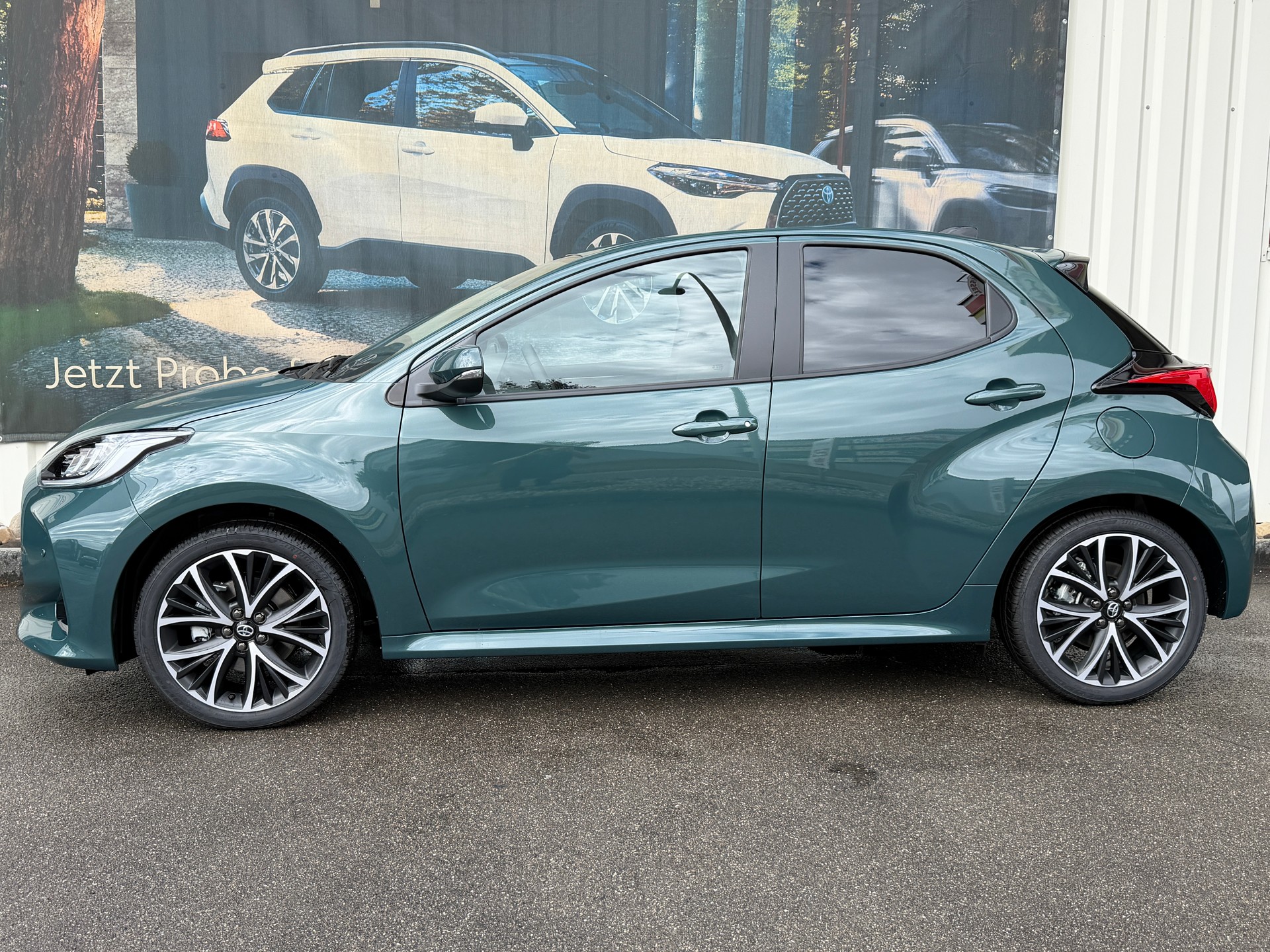 TOYOTA Yaris 1.5 Trend e-CVT-image-1