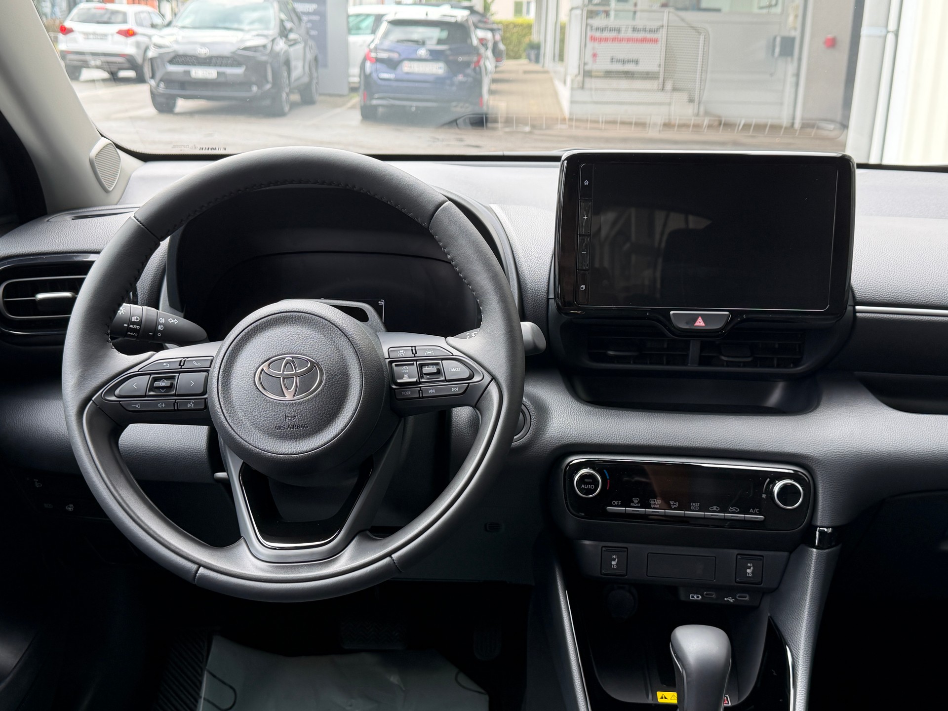 TOYOTA Yaris 1.5 Trend e-CVT-image-8