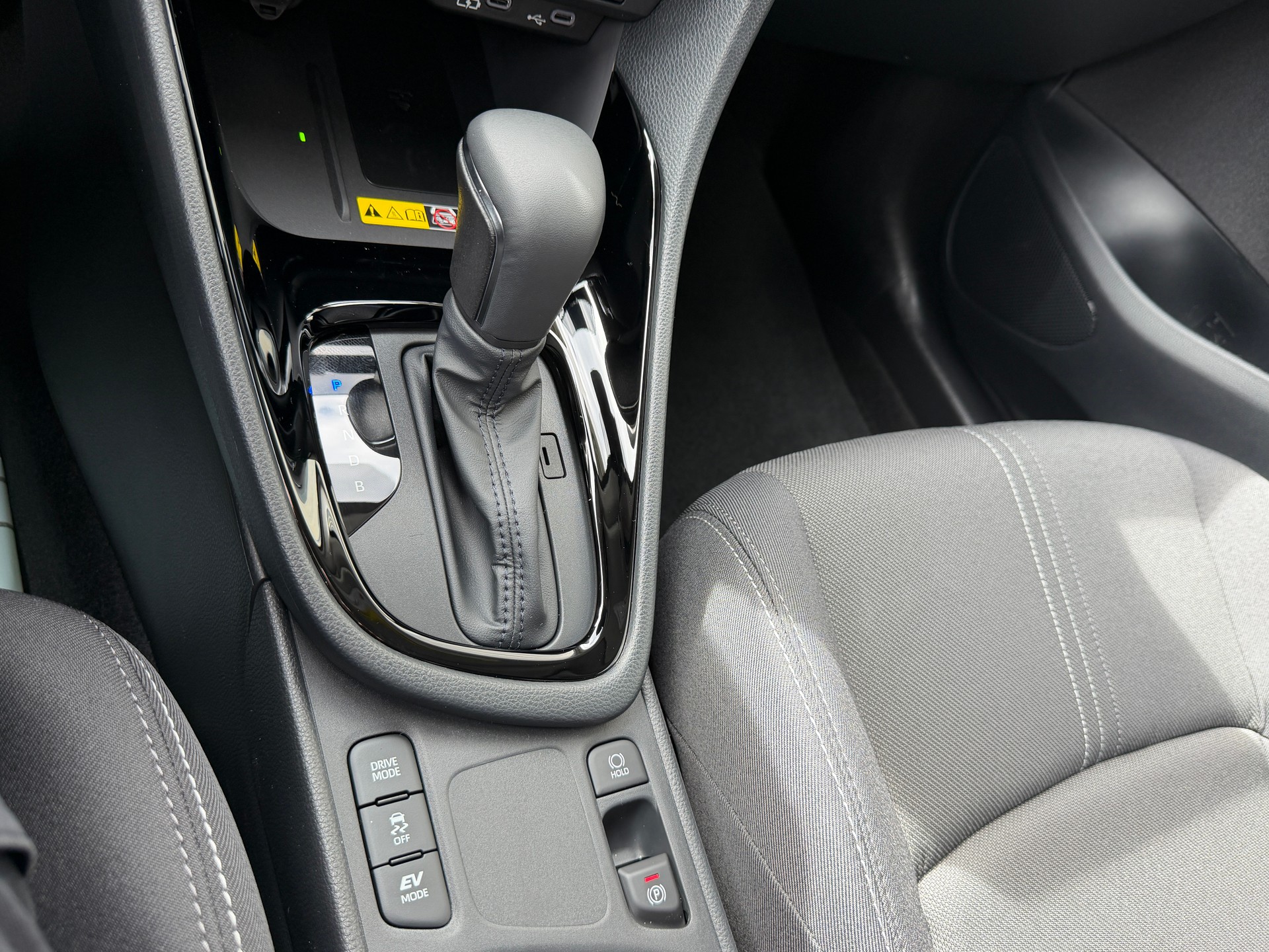 TOYOTA Yaris 1.5 Trend e-CVT-image-19