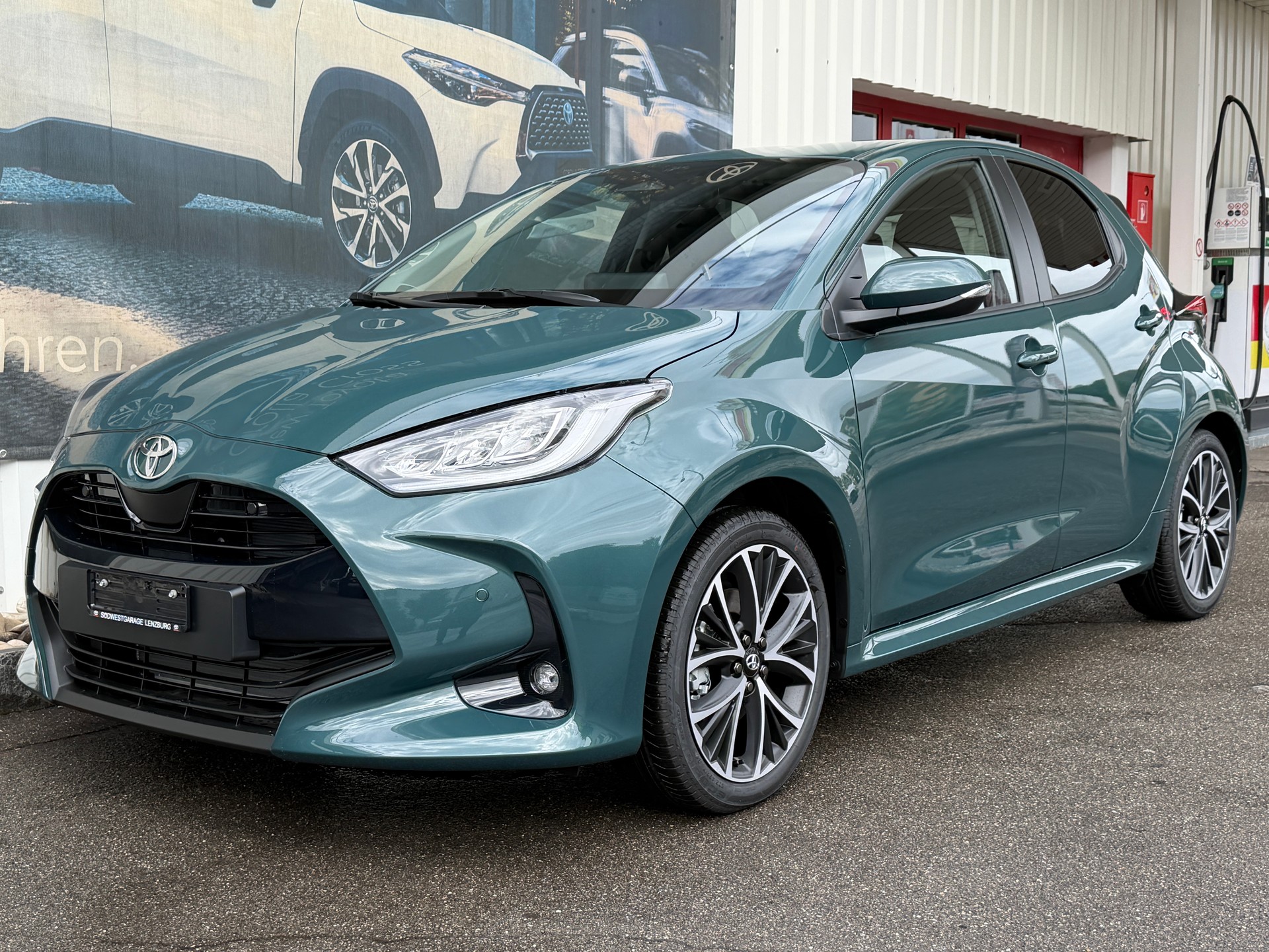TOYOTA Yaris 1.5 Trend e-CVT-image-2