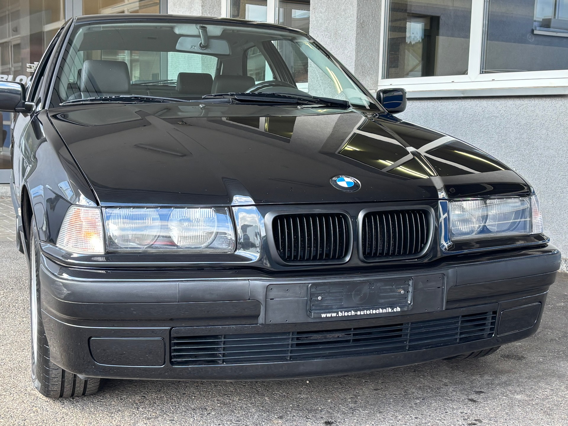 BMW 316i Compact Exclusiv - 1. Hand Leder Klima BMW-Scheckheft Liehaberstück-image-0
