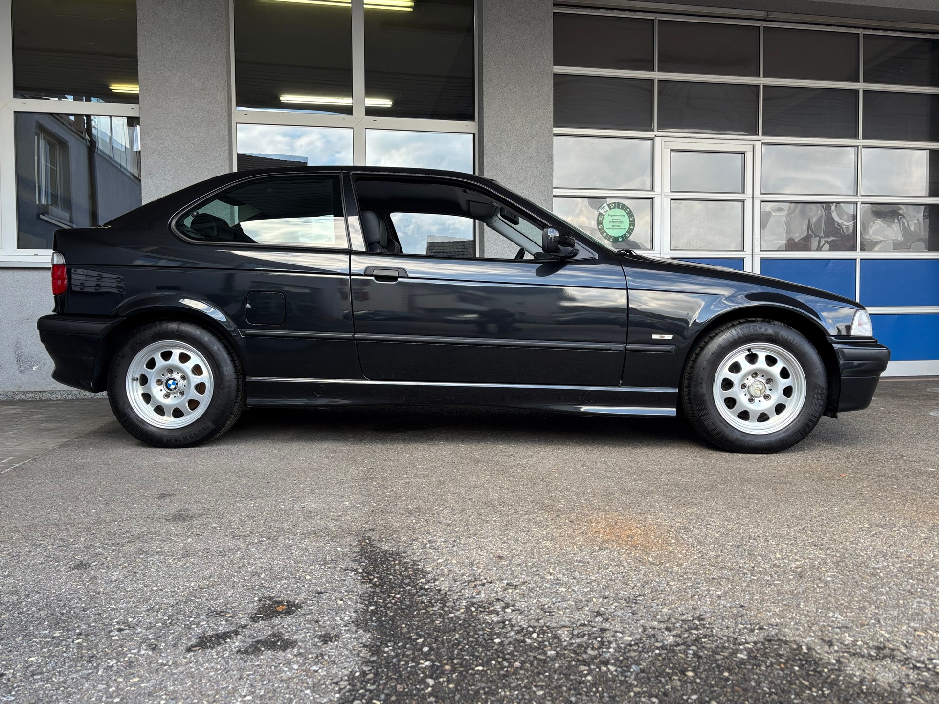 BMW 316i Compact Exclusiv - 1. Hand Leder Klima BMW-Scheckheft Liehaberstück-image-2