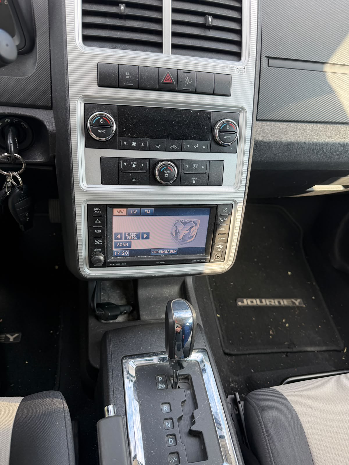 DODGE Journey 2.0 CRD SXT Automatic-image-10