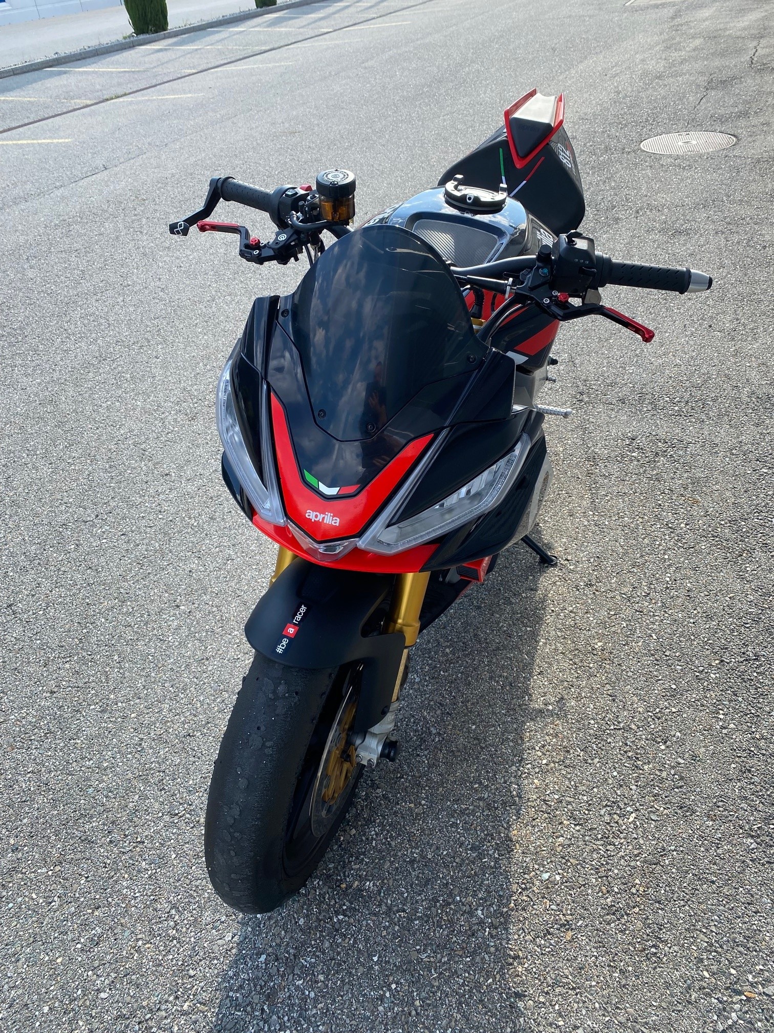 APRILIA Tuono V4 1100 Factory-showroom-element-2