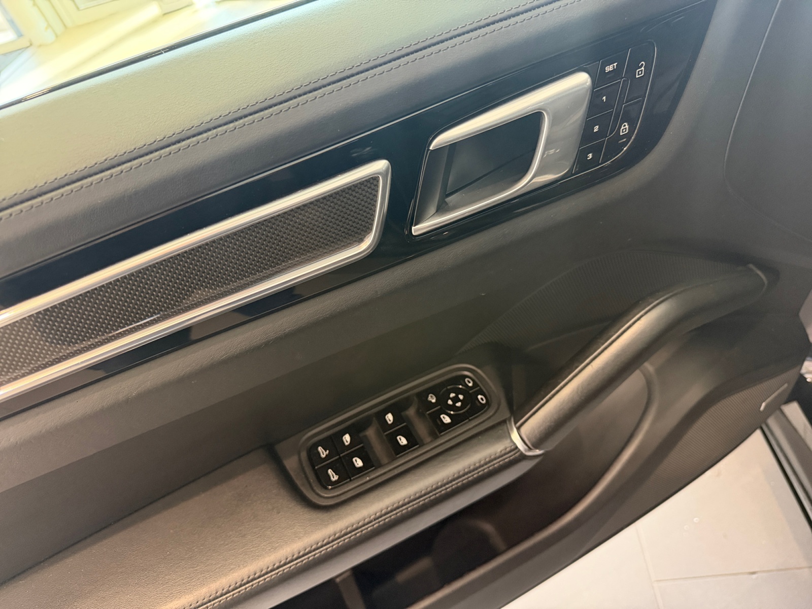 PORSCHE Cayenne Coupé-image-14