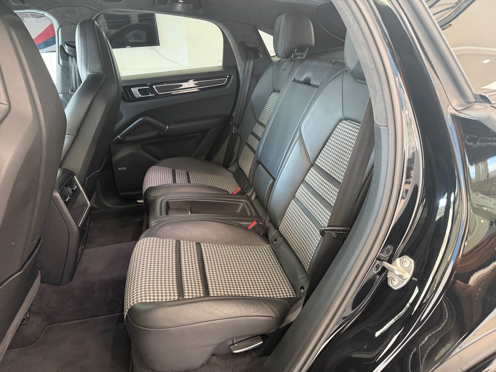 PORSCHE Cayenne Coupé-image-15