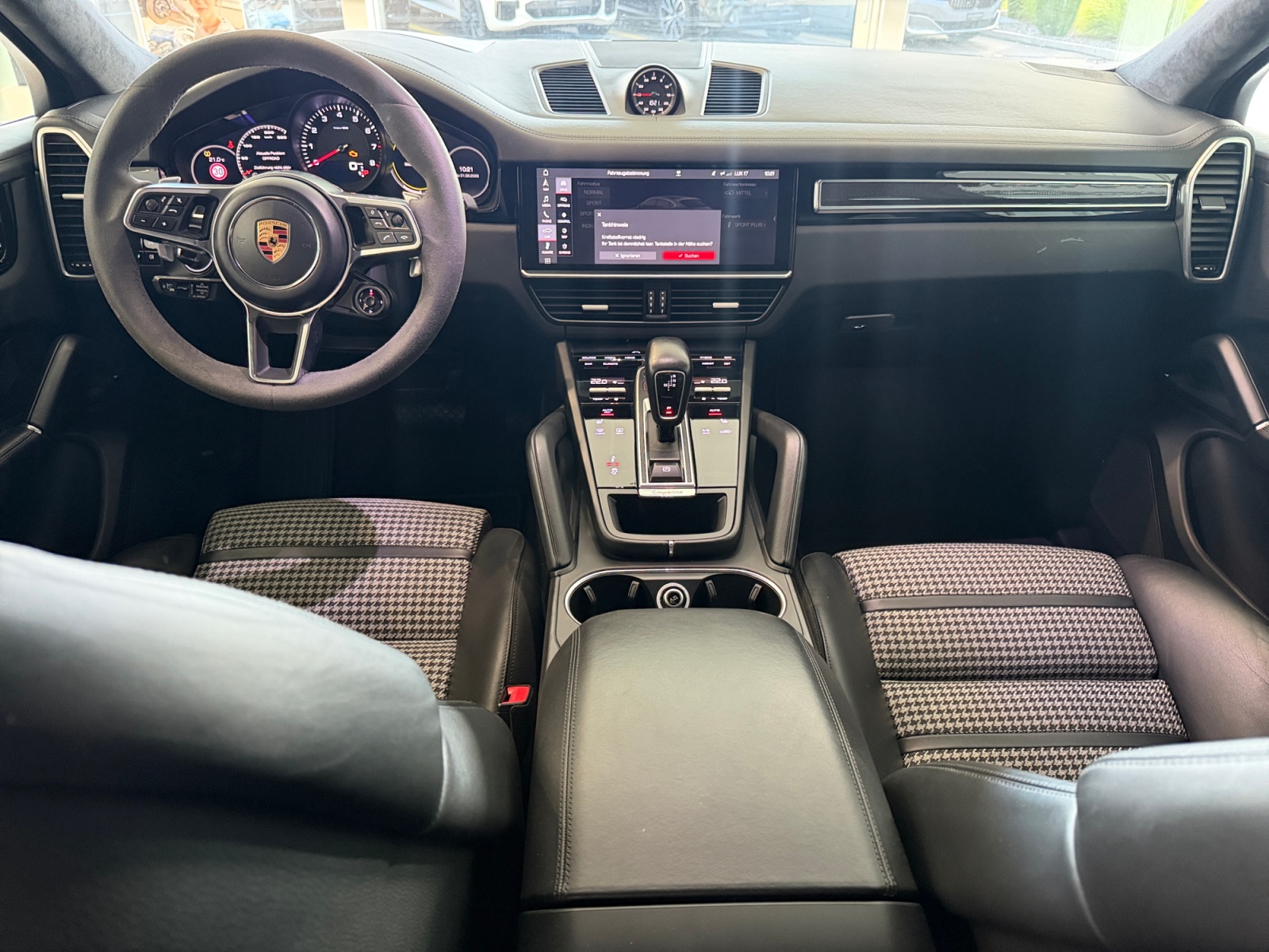 PORSCHE Cayenne Coupé-image-10
