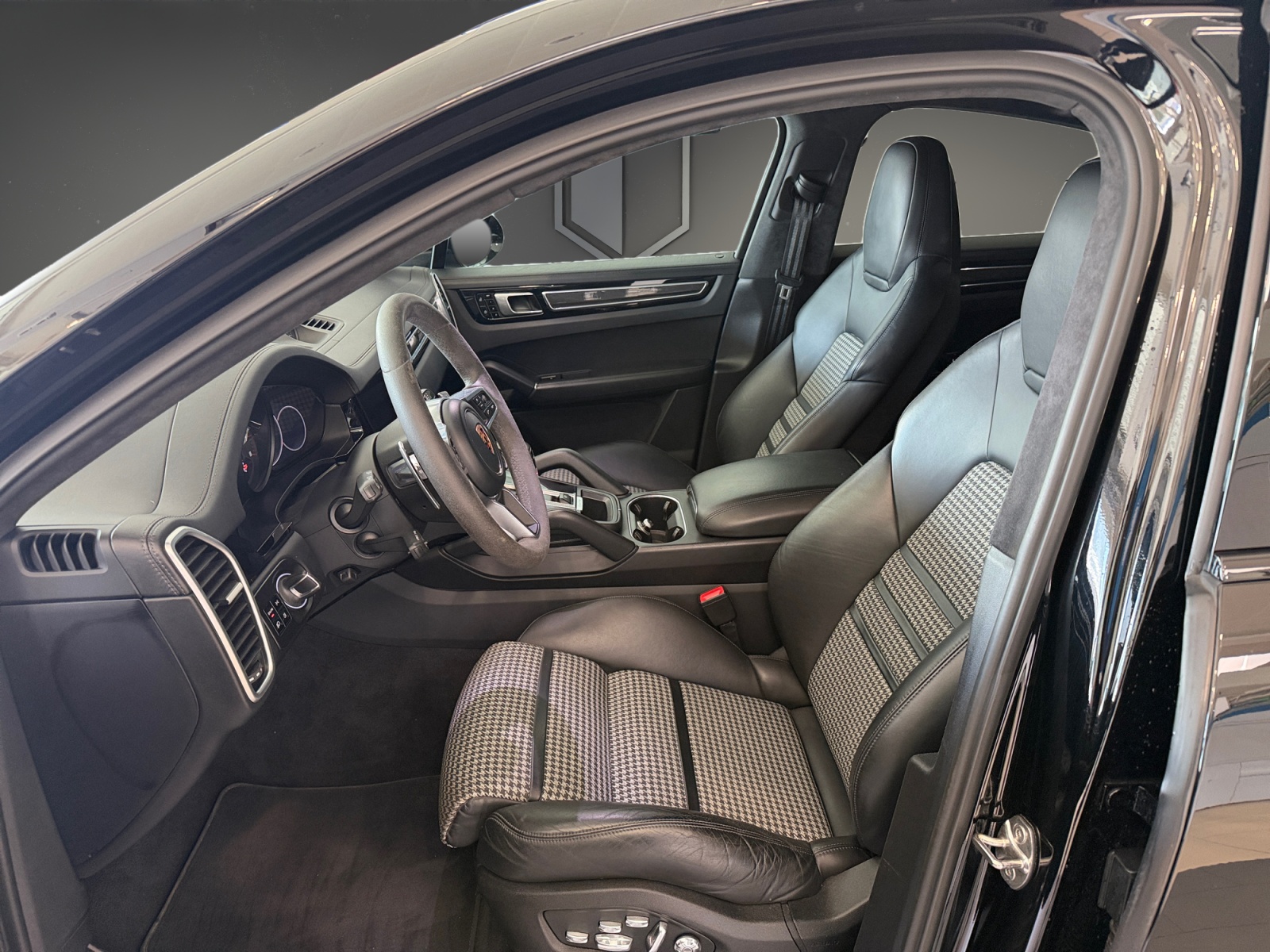 PORSCHE Cayenne Coupé-image-9