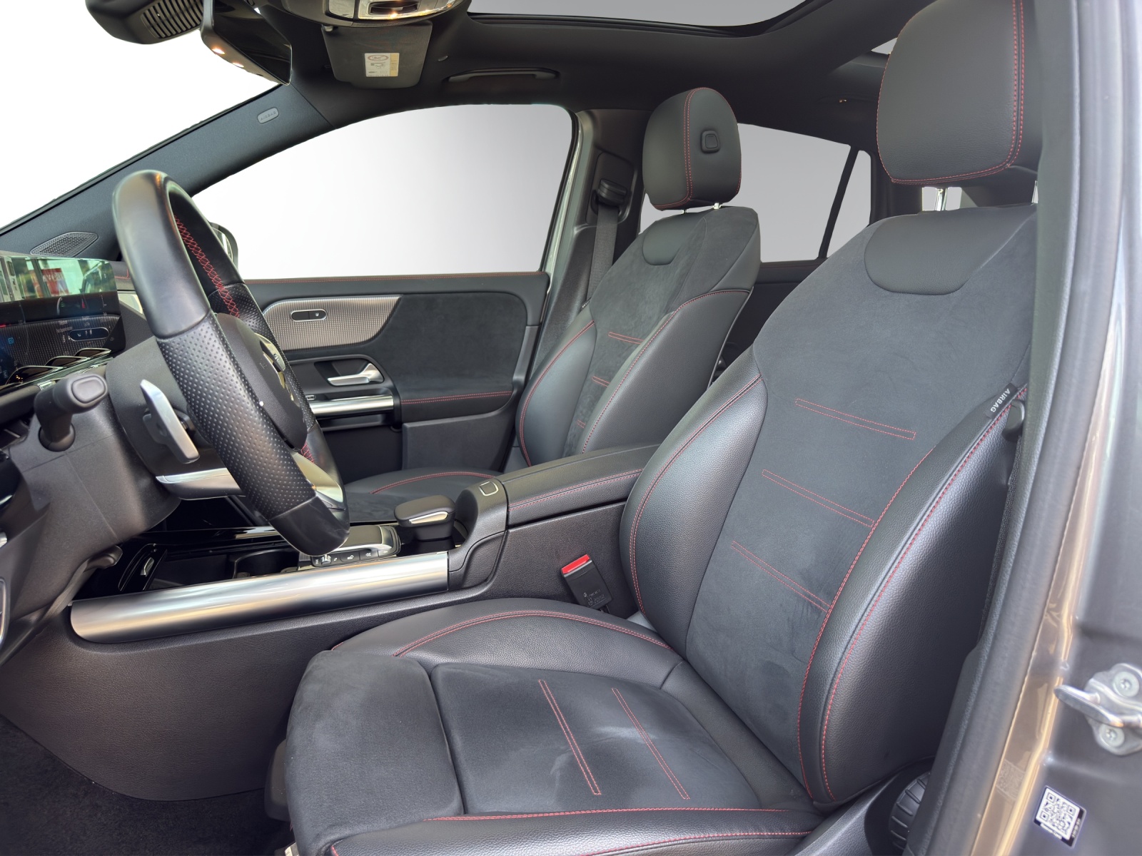 MERCEDES-BENZ EQA 300 AMG Line 4Matic-image-8