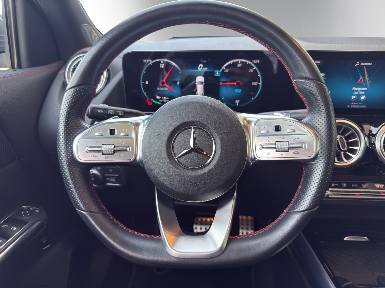 MERCEDES-BENZ EQA 300 AMG Line 4Matic-image-12