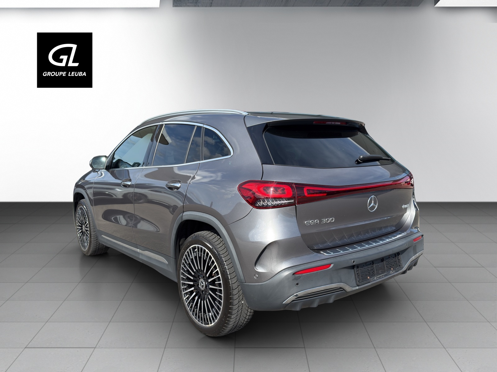 MERCEDES-BENZ EQA 300 AMG Line 4Matic-image-1