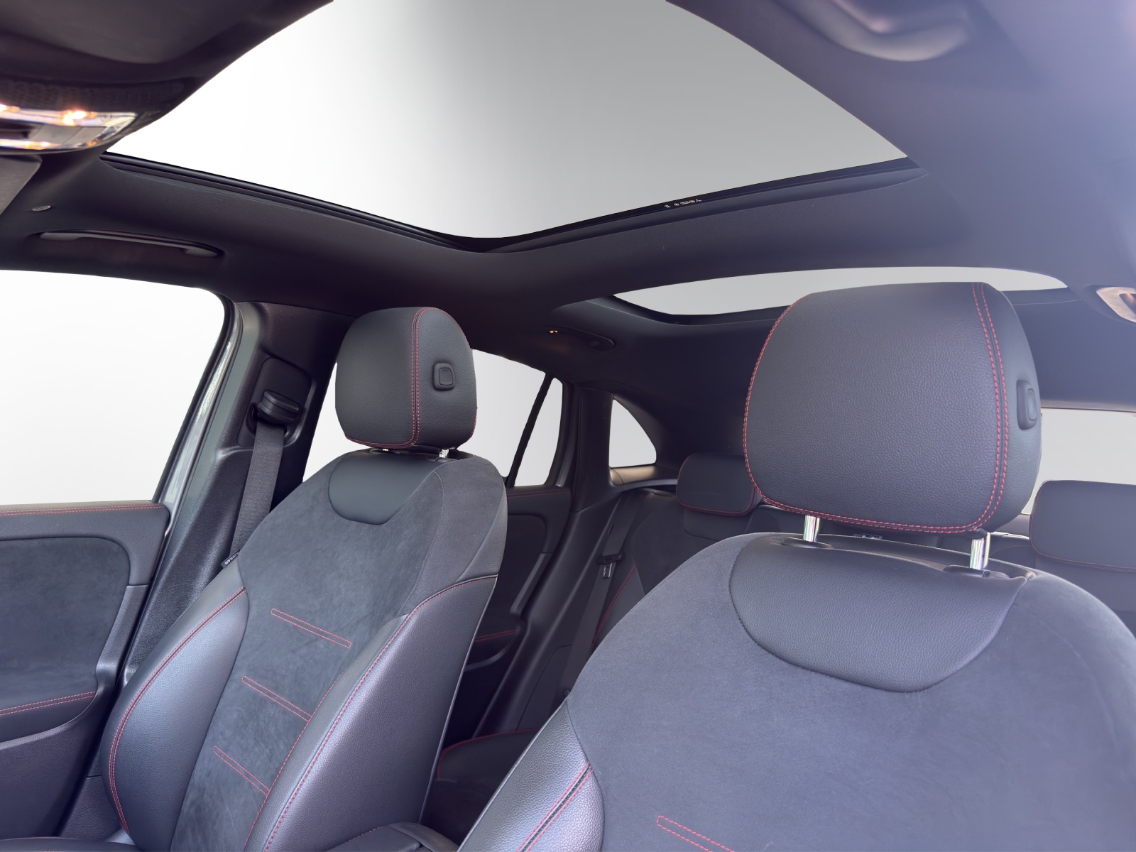 MERCEDES-BENZ EQA 300 AMG Line 4Matic-image-9