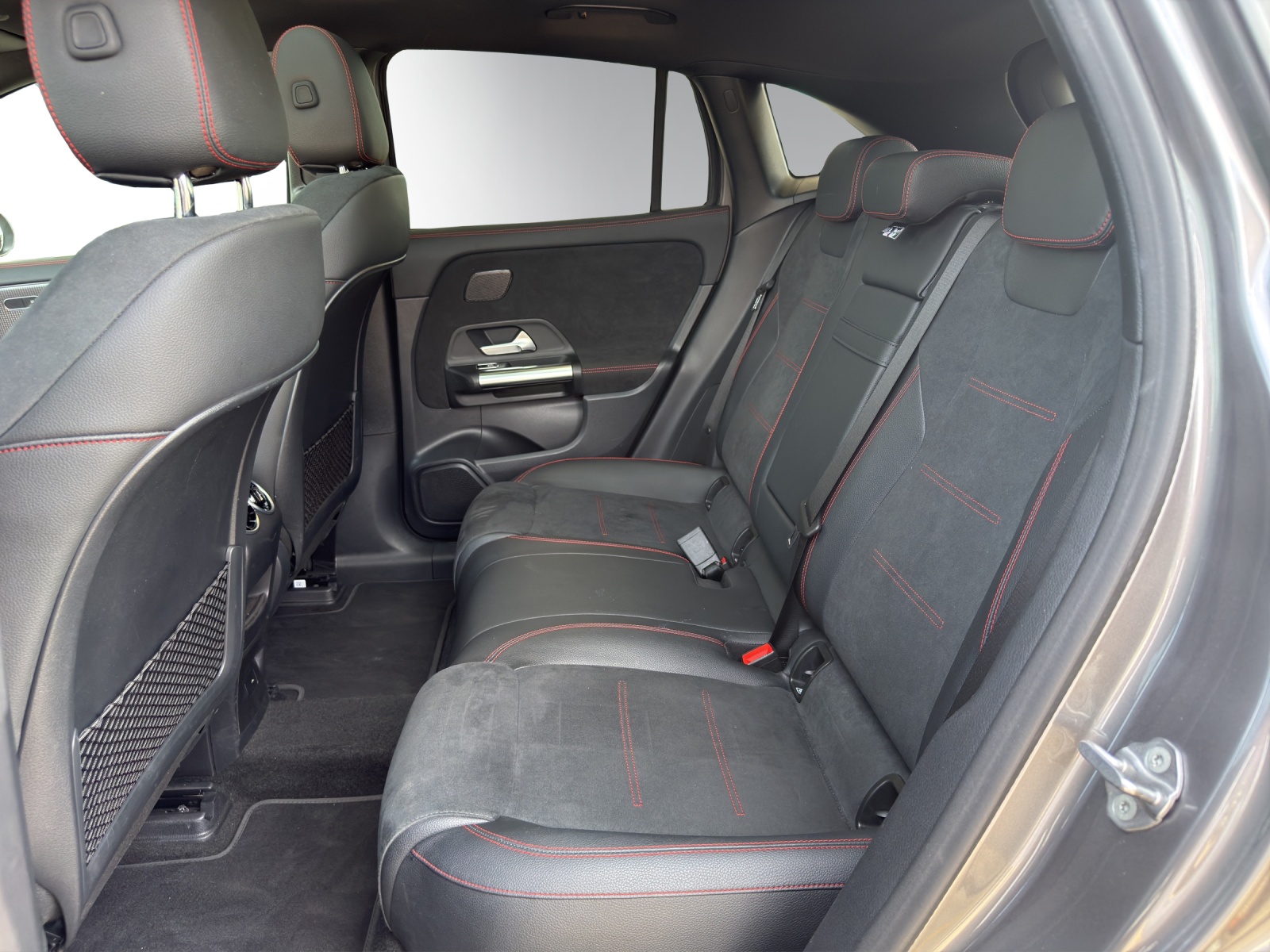 MERCEDES-BENZ EQA 300 AMG Line 4Matic-image-10