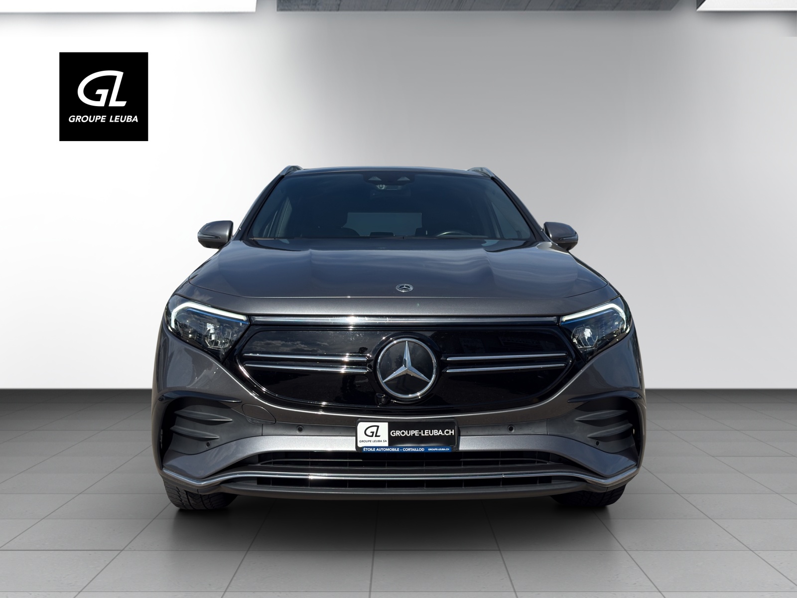 MERCEDES-BENZ EQA 300 AMG Line 4Matic-image-2